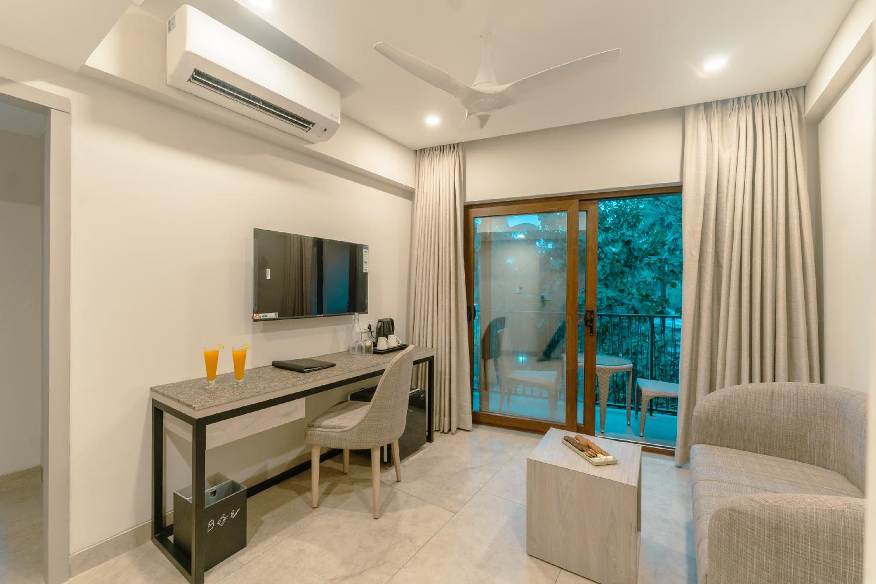 Suite with Balcony photo 3
