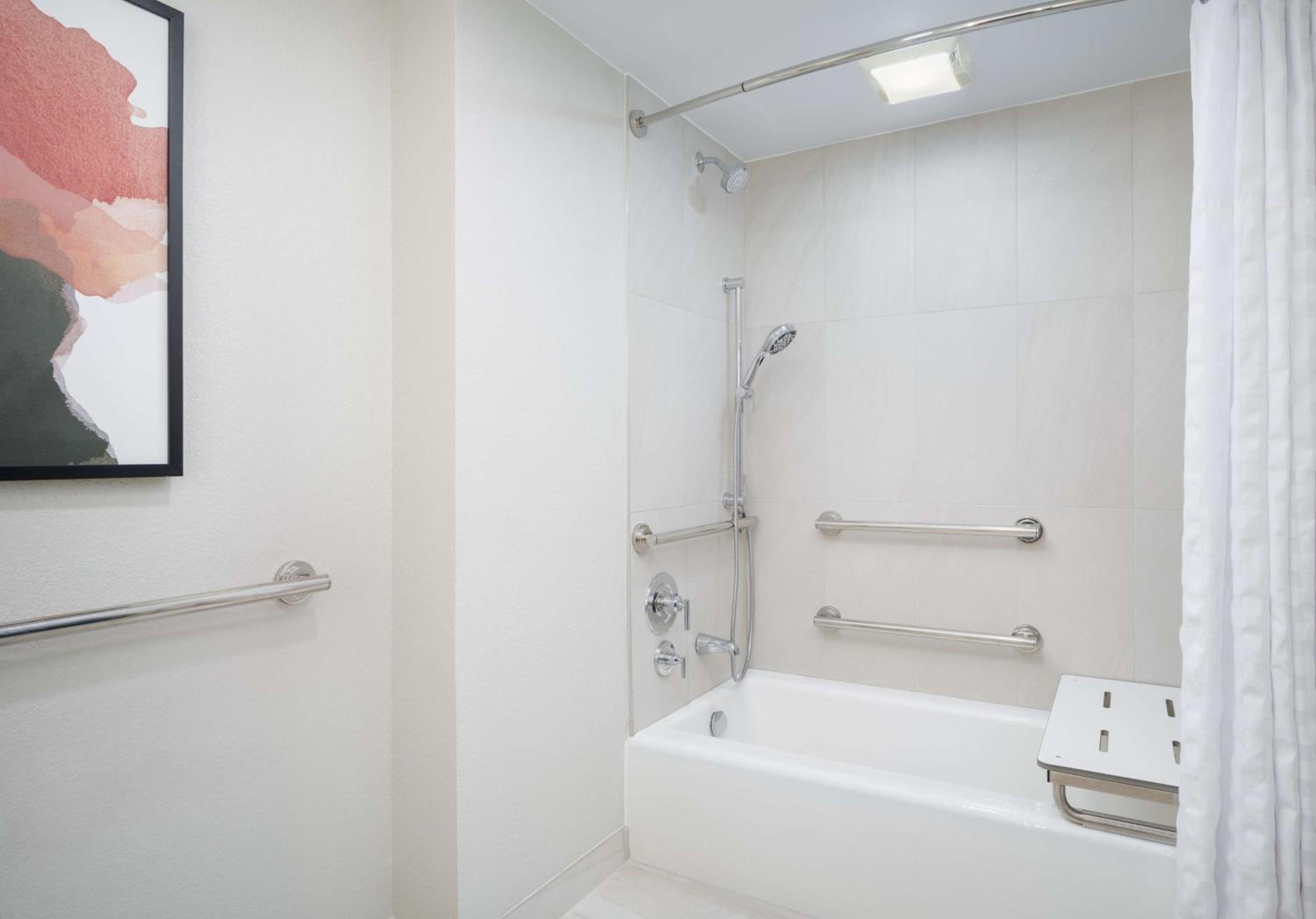 Two-Room King Suite with Bath Tub - Mobility Accessible - Photo 4
