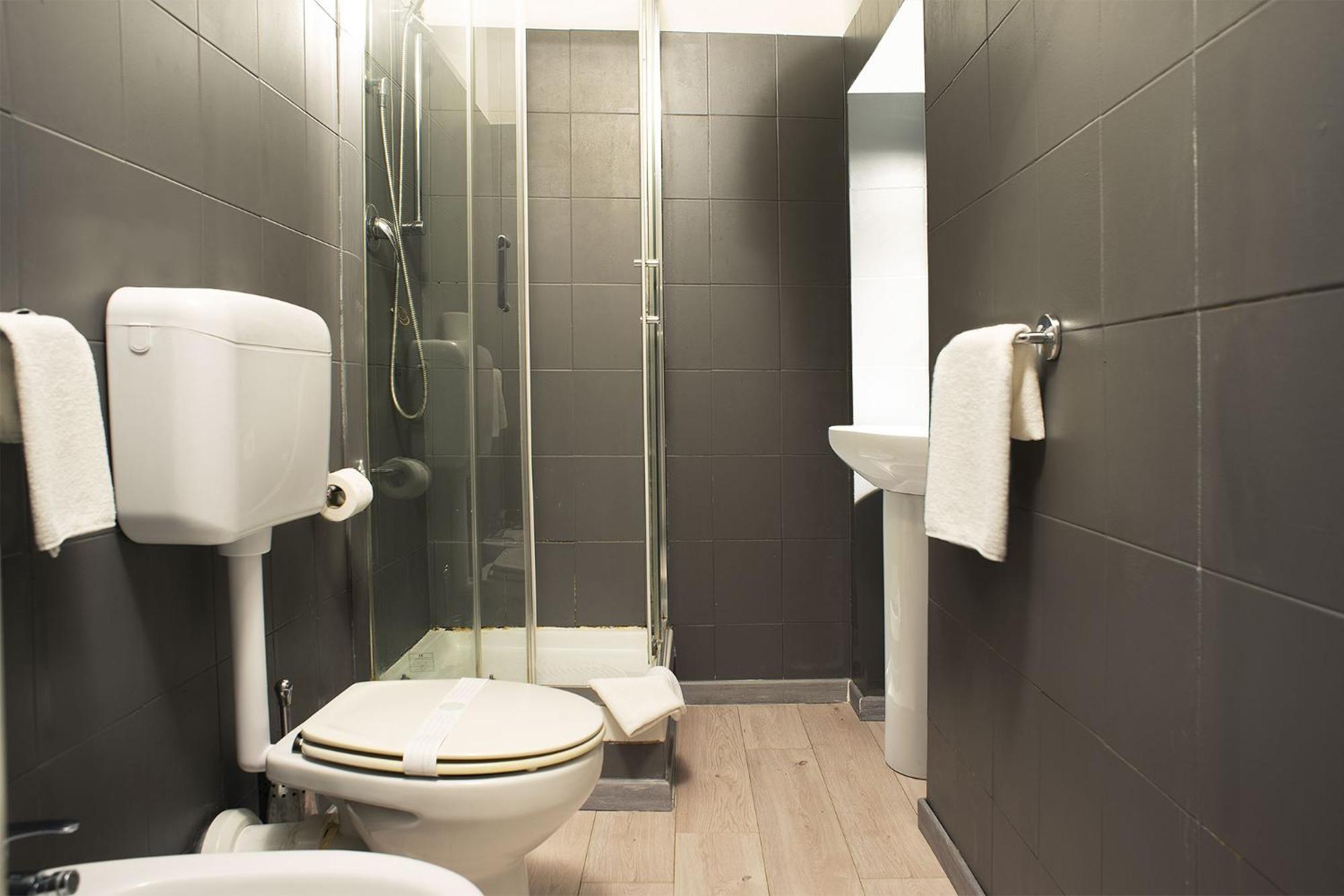 Standard Twin Room - Photo 2