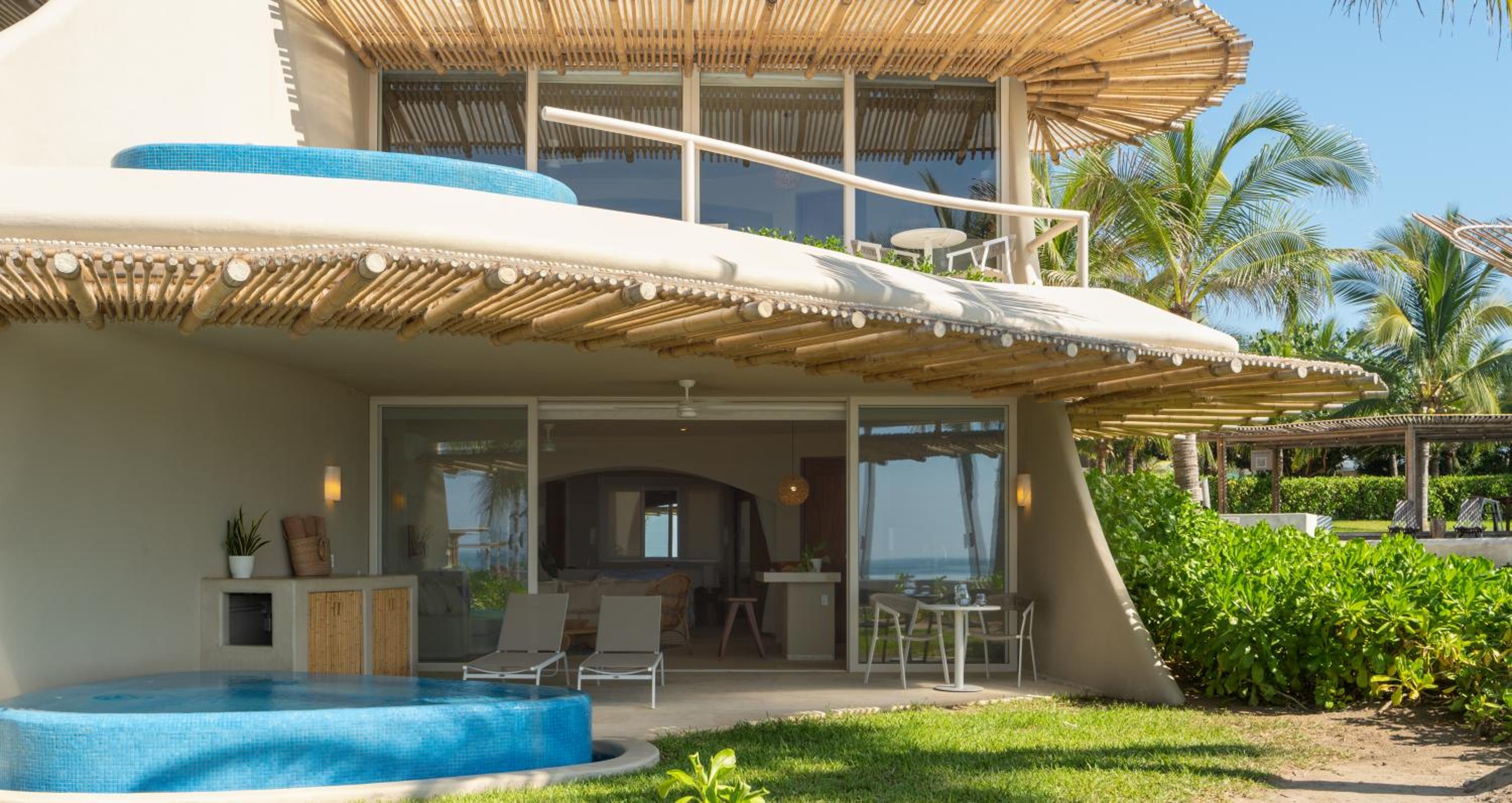 Deluxe One-Bedroom Apartment With Ocean View photo 2