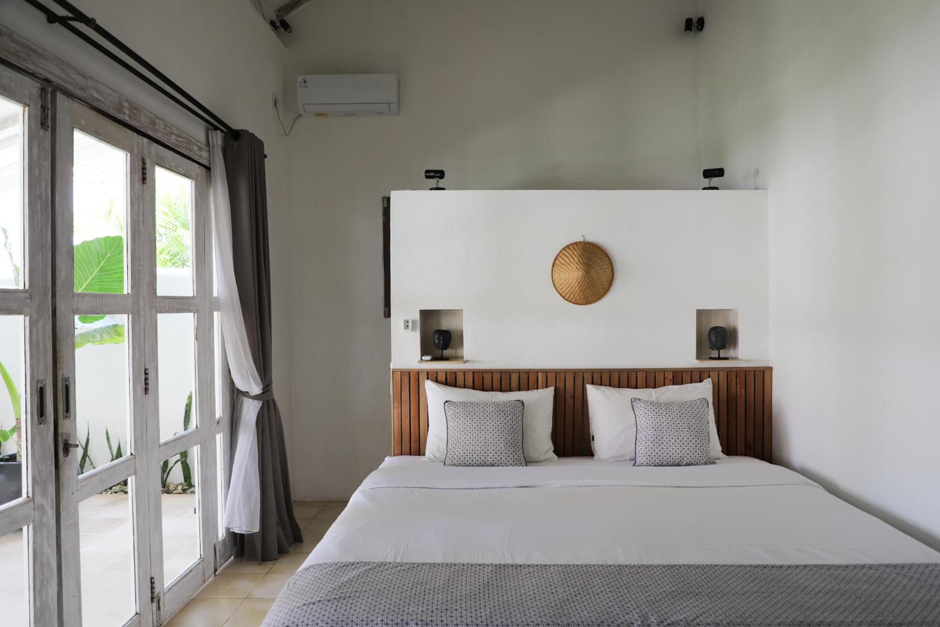 Three-Bedroom Villa - Photo 1