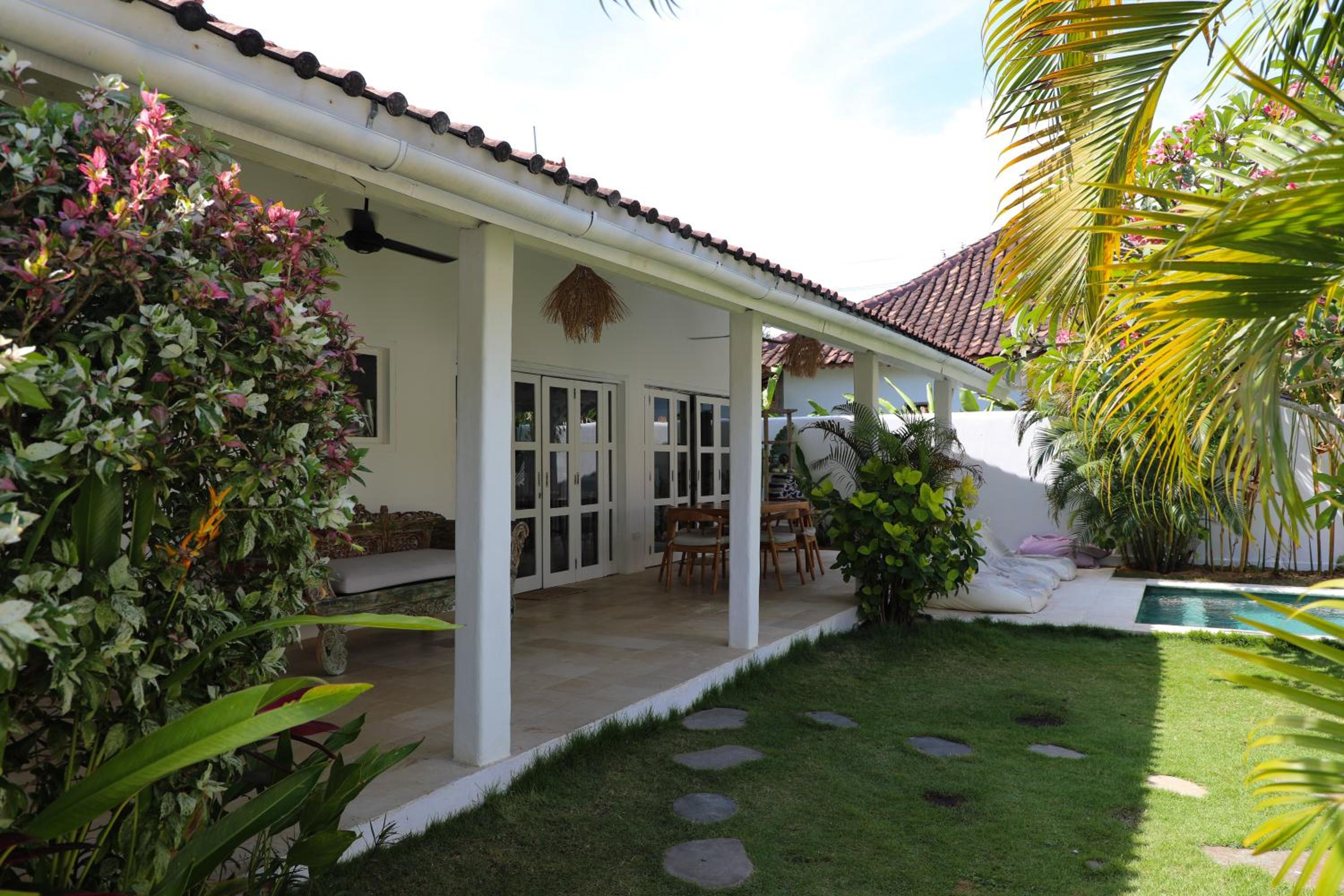 Three-Bedroom Villa - Photo 8