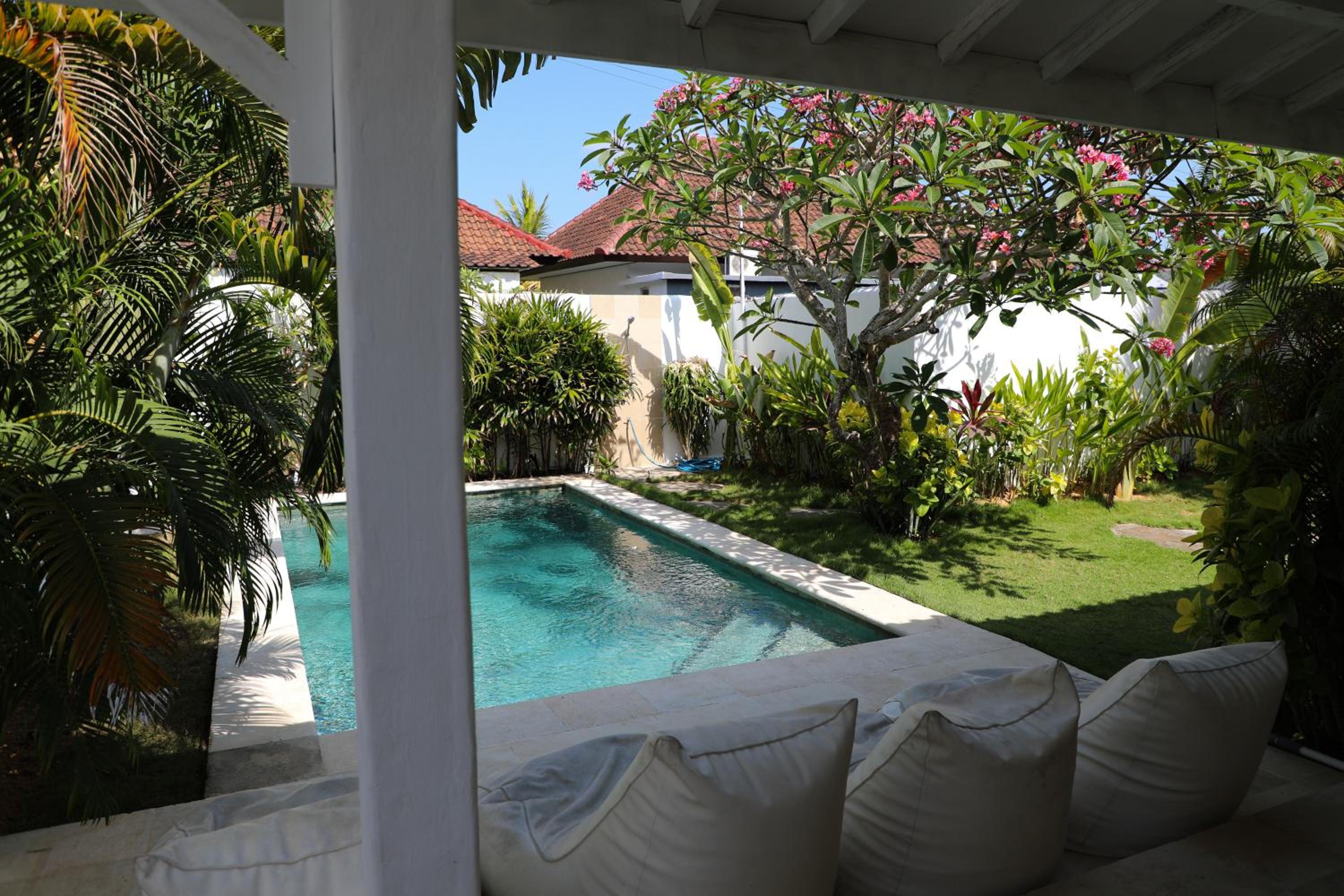 Three-Bedroom Villa - Photo 7