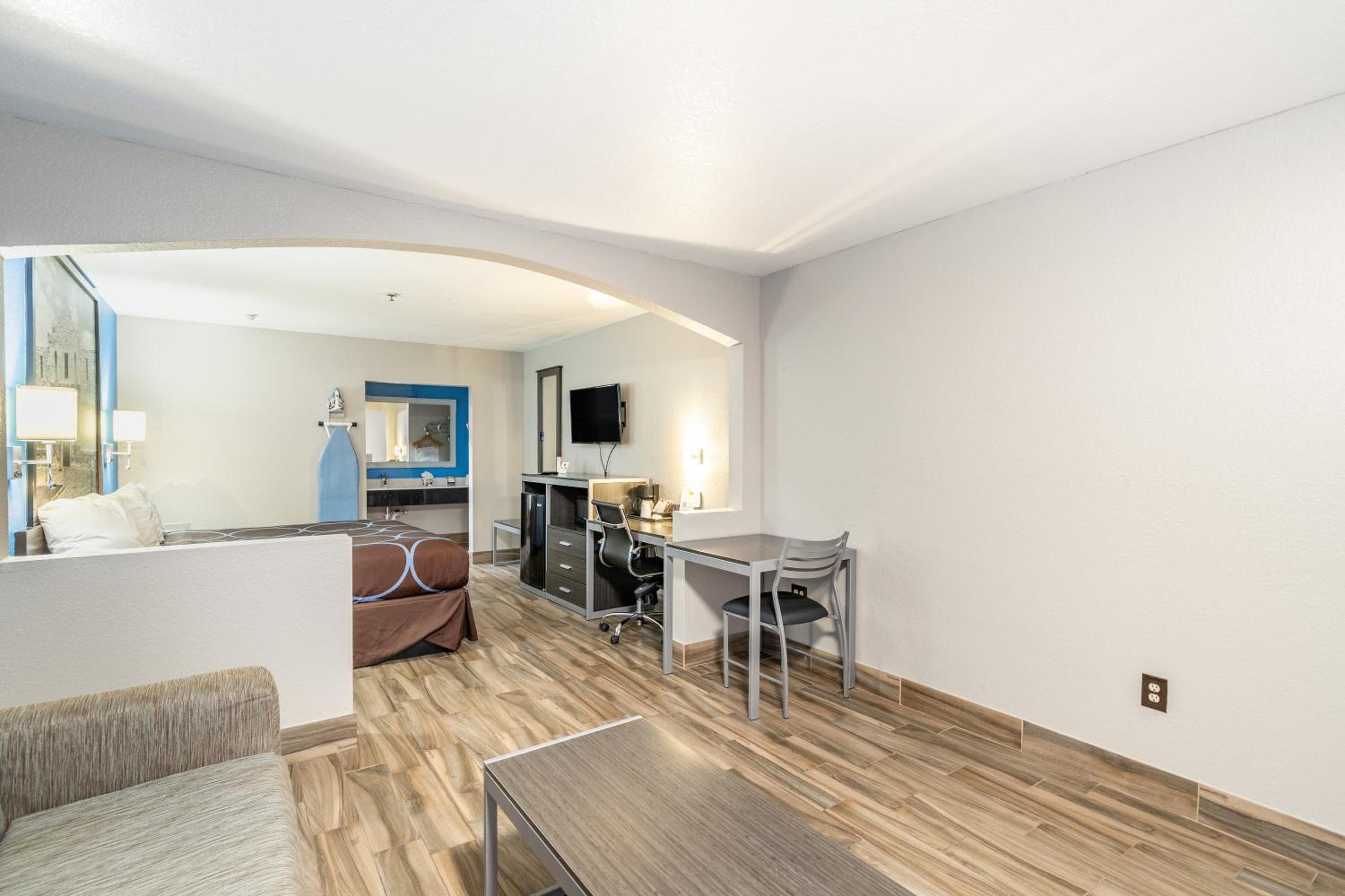 King Studio Suite -  Non-Smoking - Photo 1