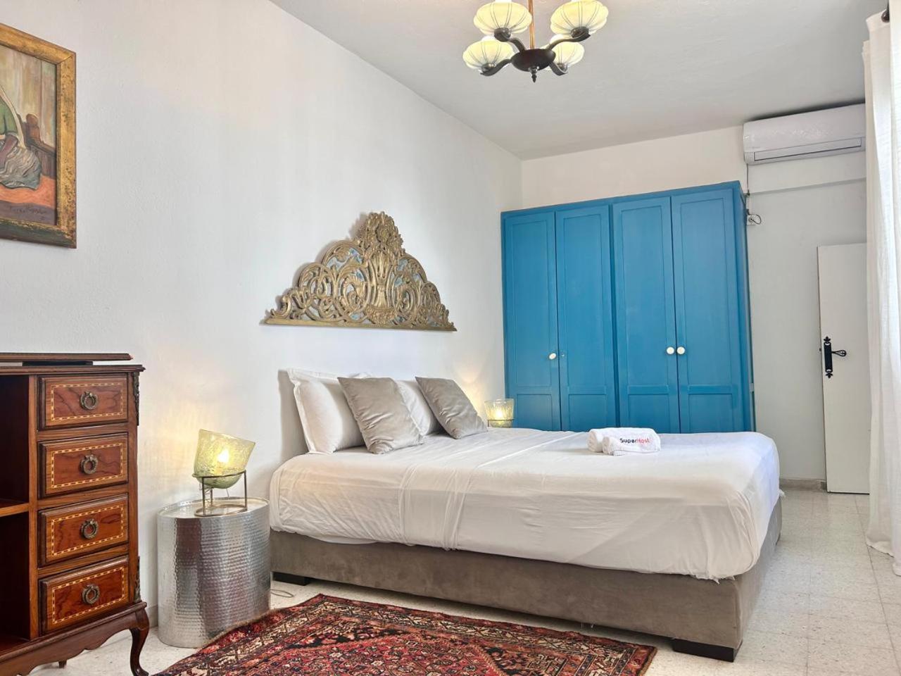 Three-Bedroom House photo 2