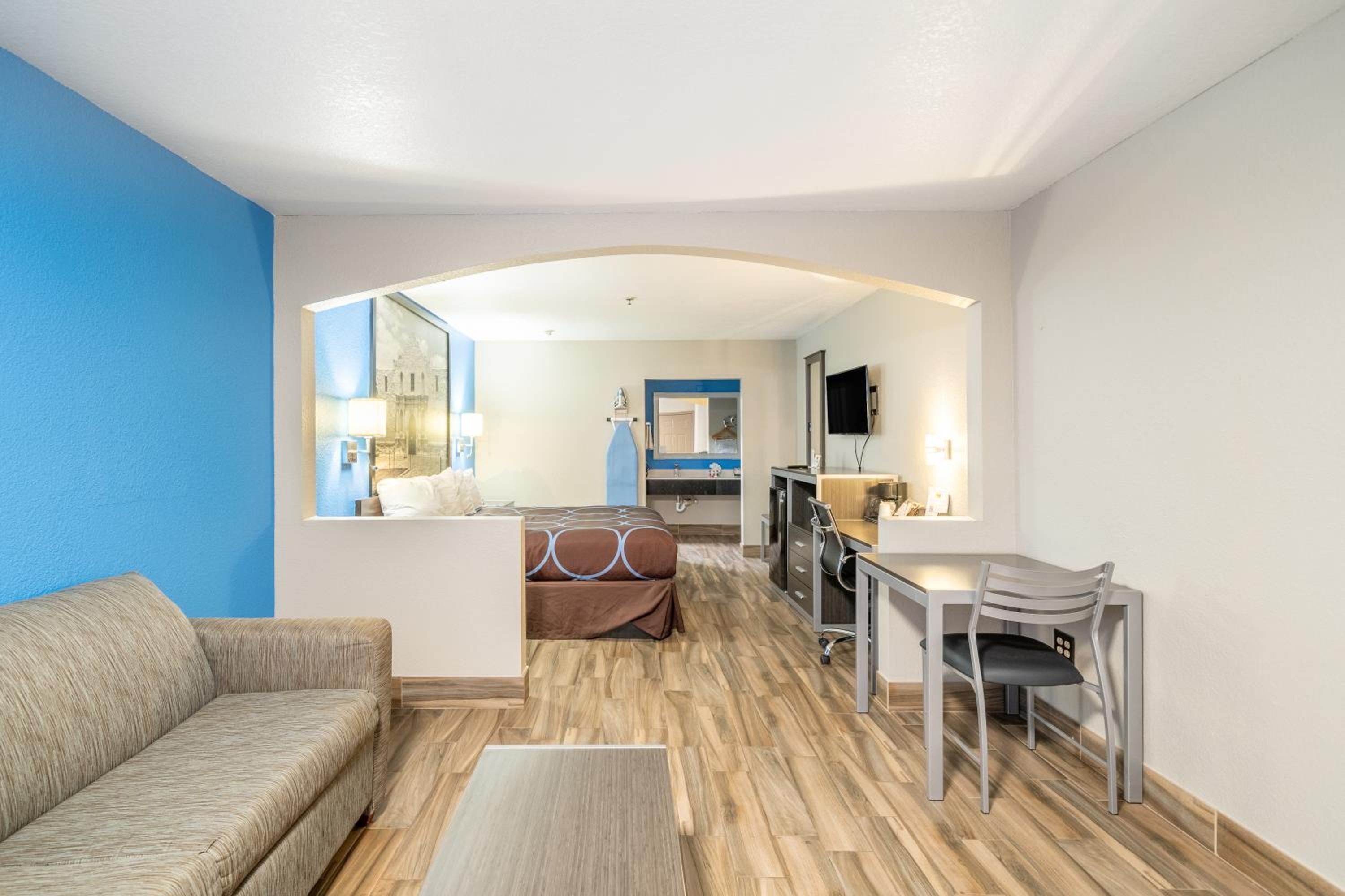 King Studio Suite -  Non-Smoking - Photo 15