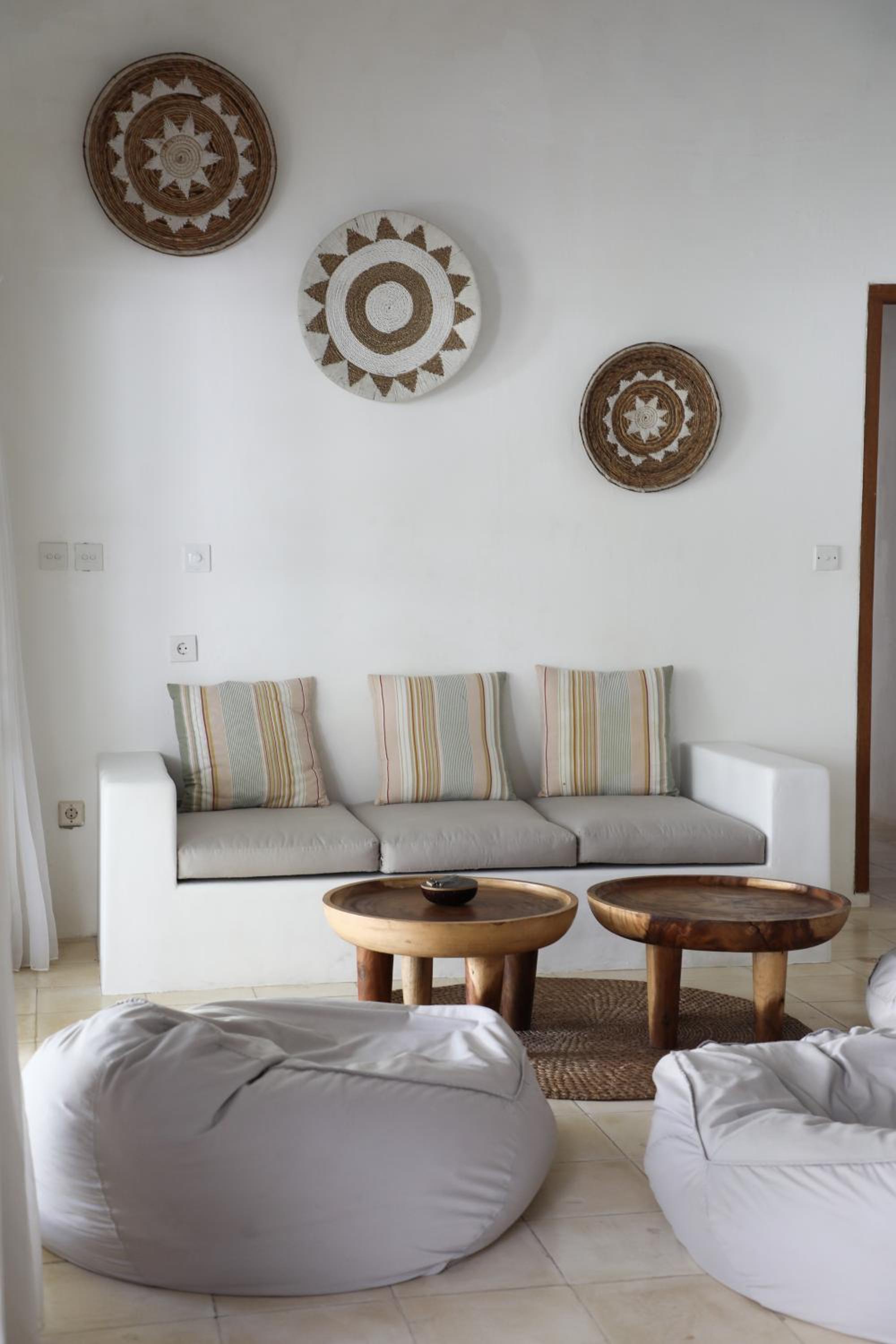 Three-Bedroom Villa - Photo 2