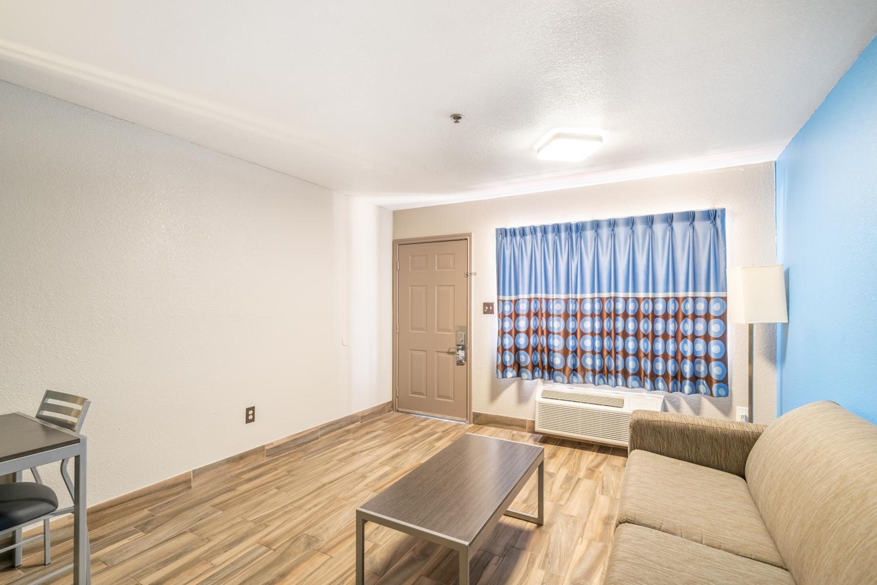 King Studio Suite -  Non-Smoking - Photo 20
