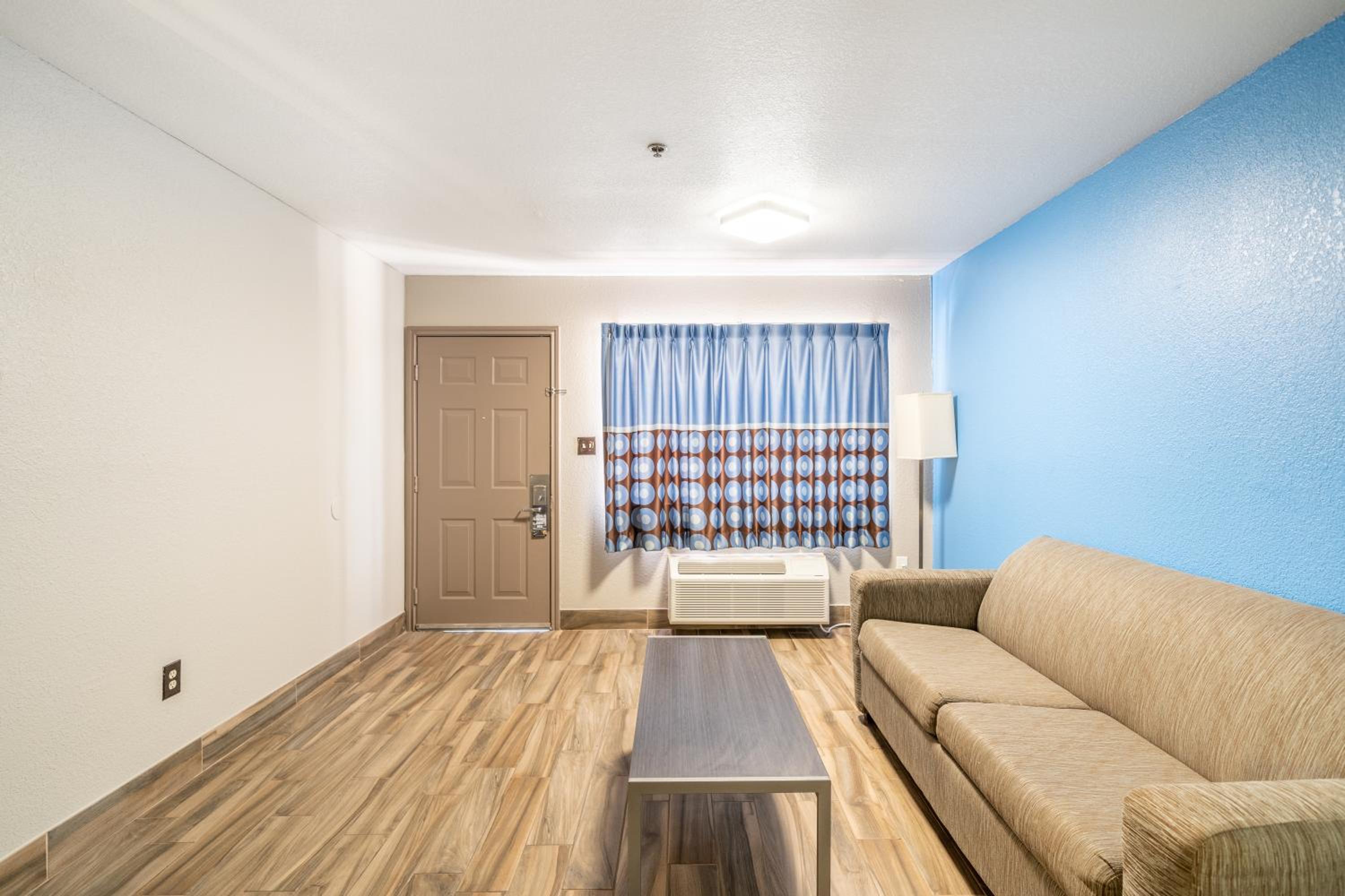 King Studio Suite -  Non-Smoking - Photo 24