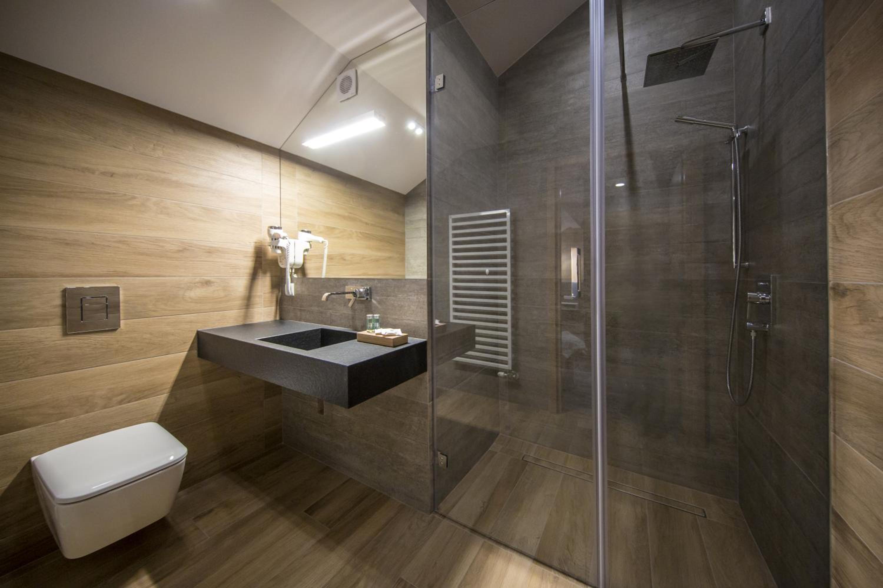 Deluxe Double Room (2 Adults + 1 Child) photo 3