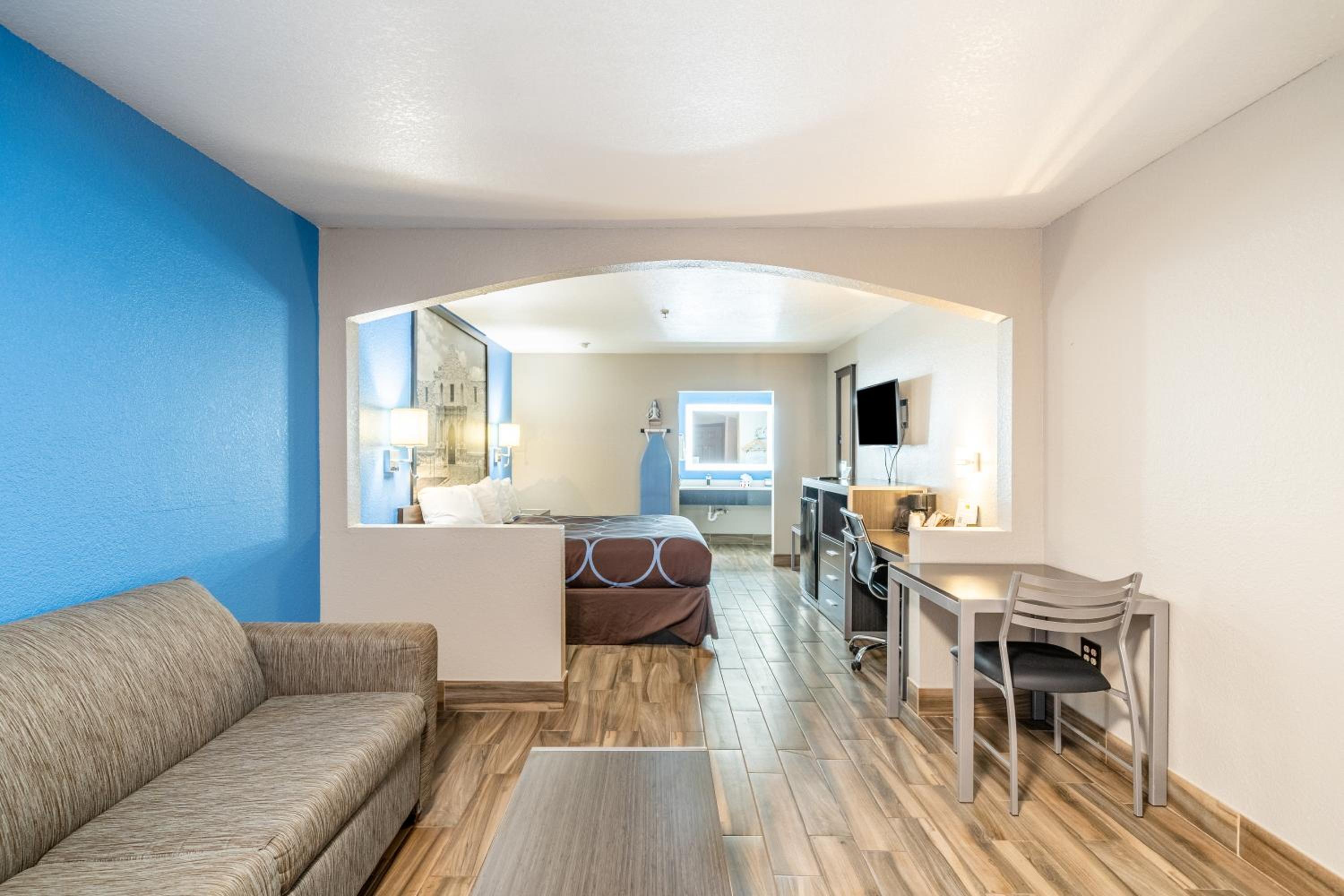 King Studio Suite -  Non-Smoking - Photo 14
