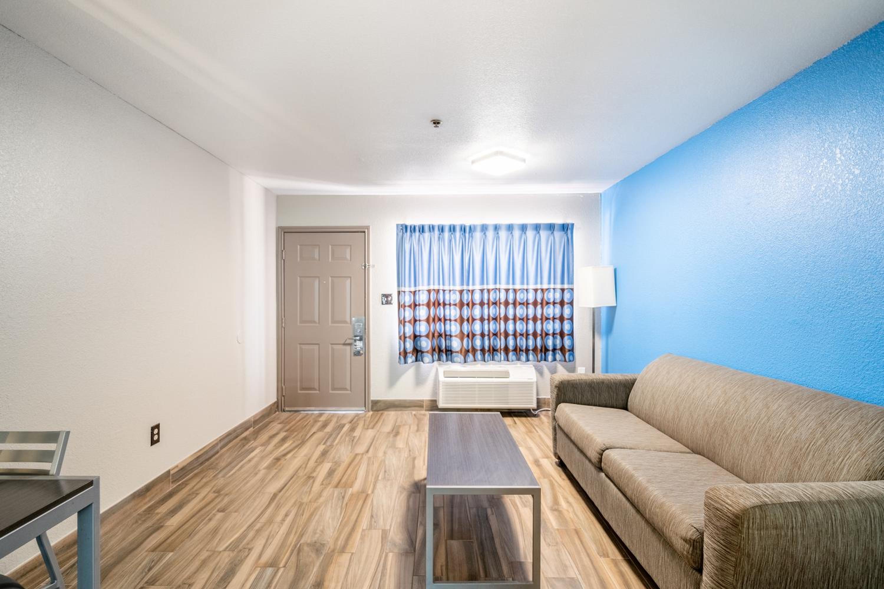 King Studio Suite -  Non-Smoking - Photo 6