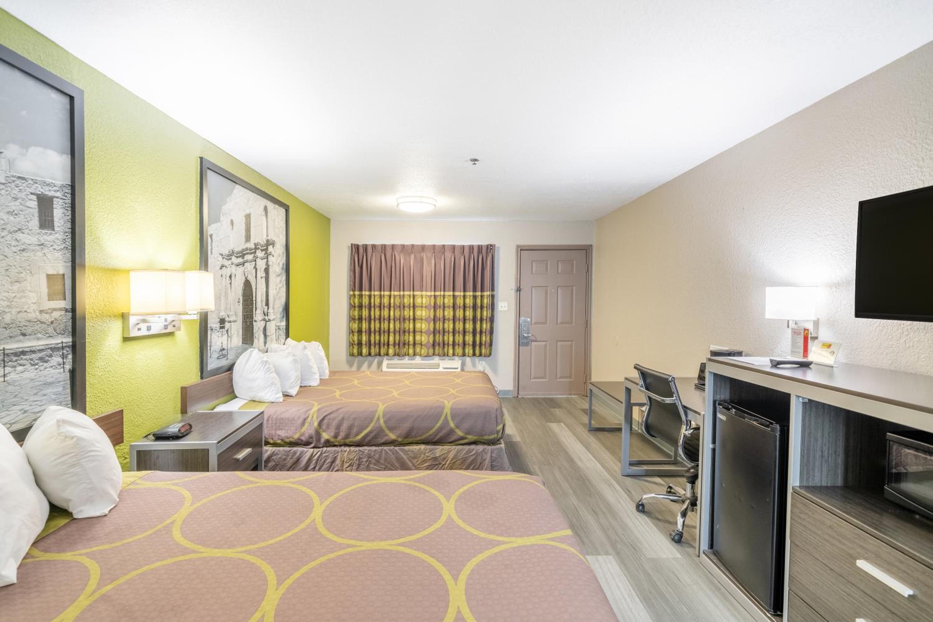 Queen Studio Suite with Two Queen Beds - Non-Smoking - Photo 13