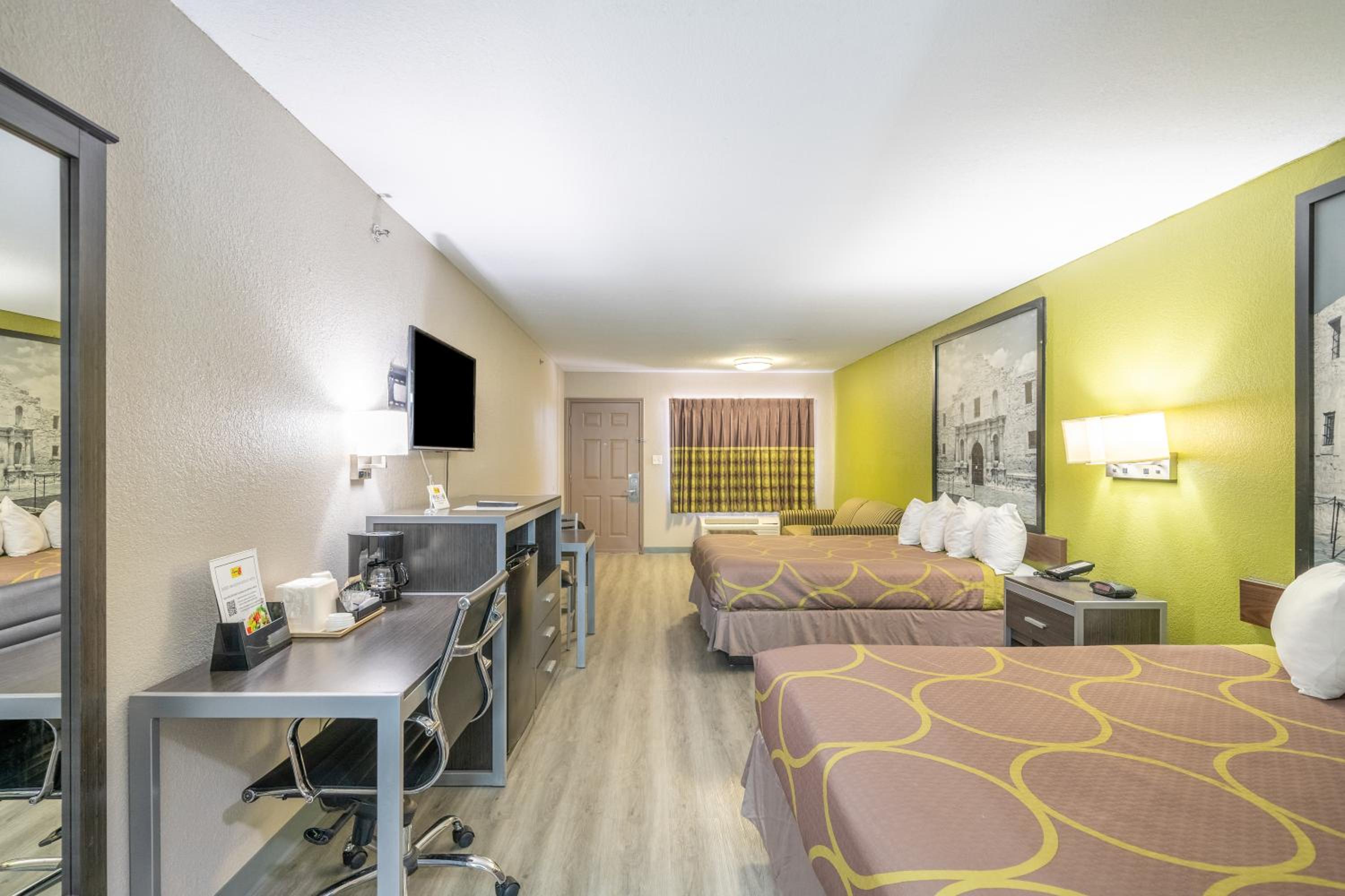 Queen Studio Suite with Two Queen Beds - Non-Smoking - Photo 27