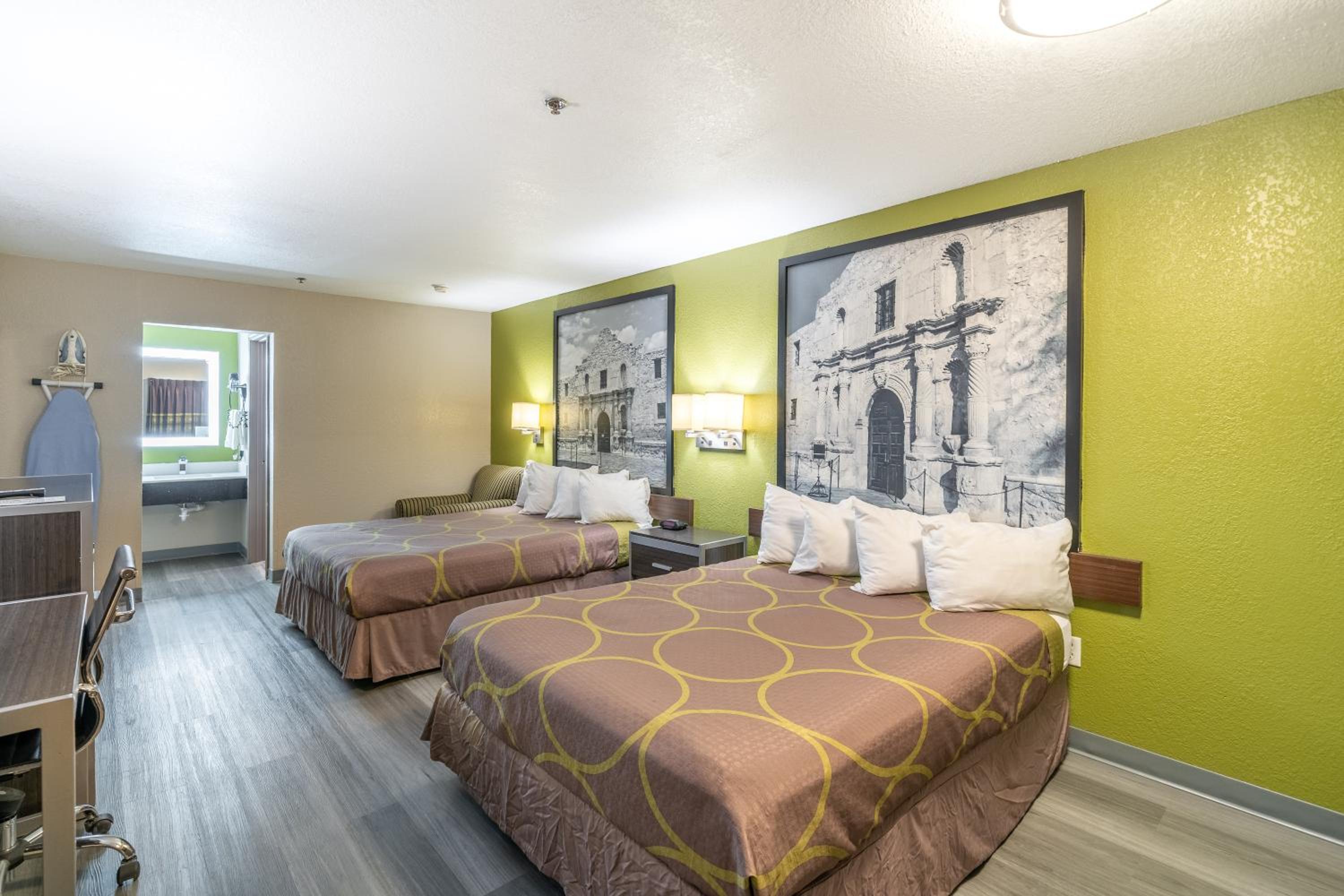 Queen Studio Suite with Two Queen Beds - Non-Smoking - Photo 26