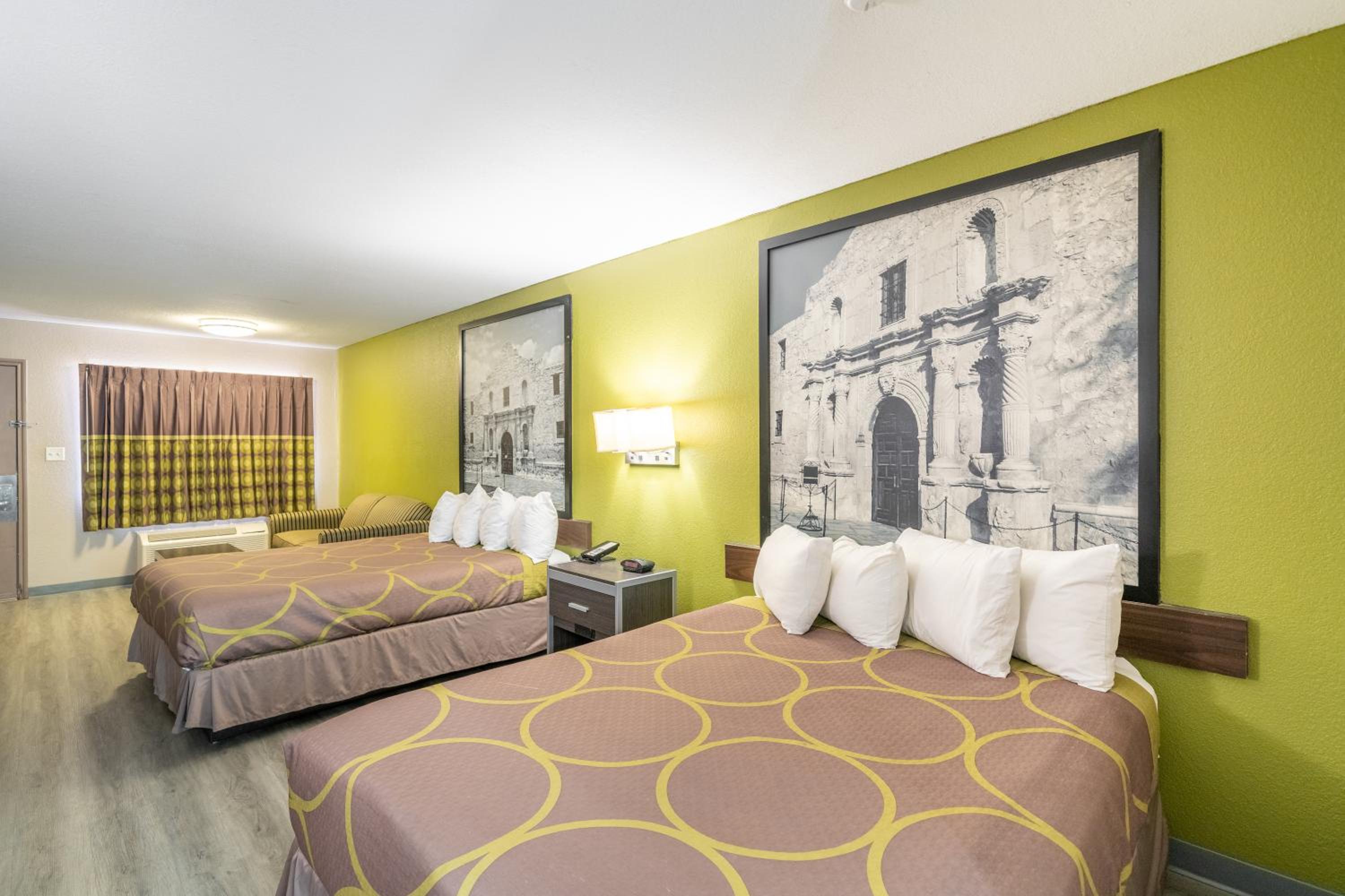 Queen Studio Suite with Two Queen Beds - Non-Smoking - Photo 30