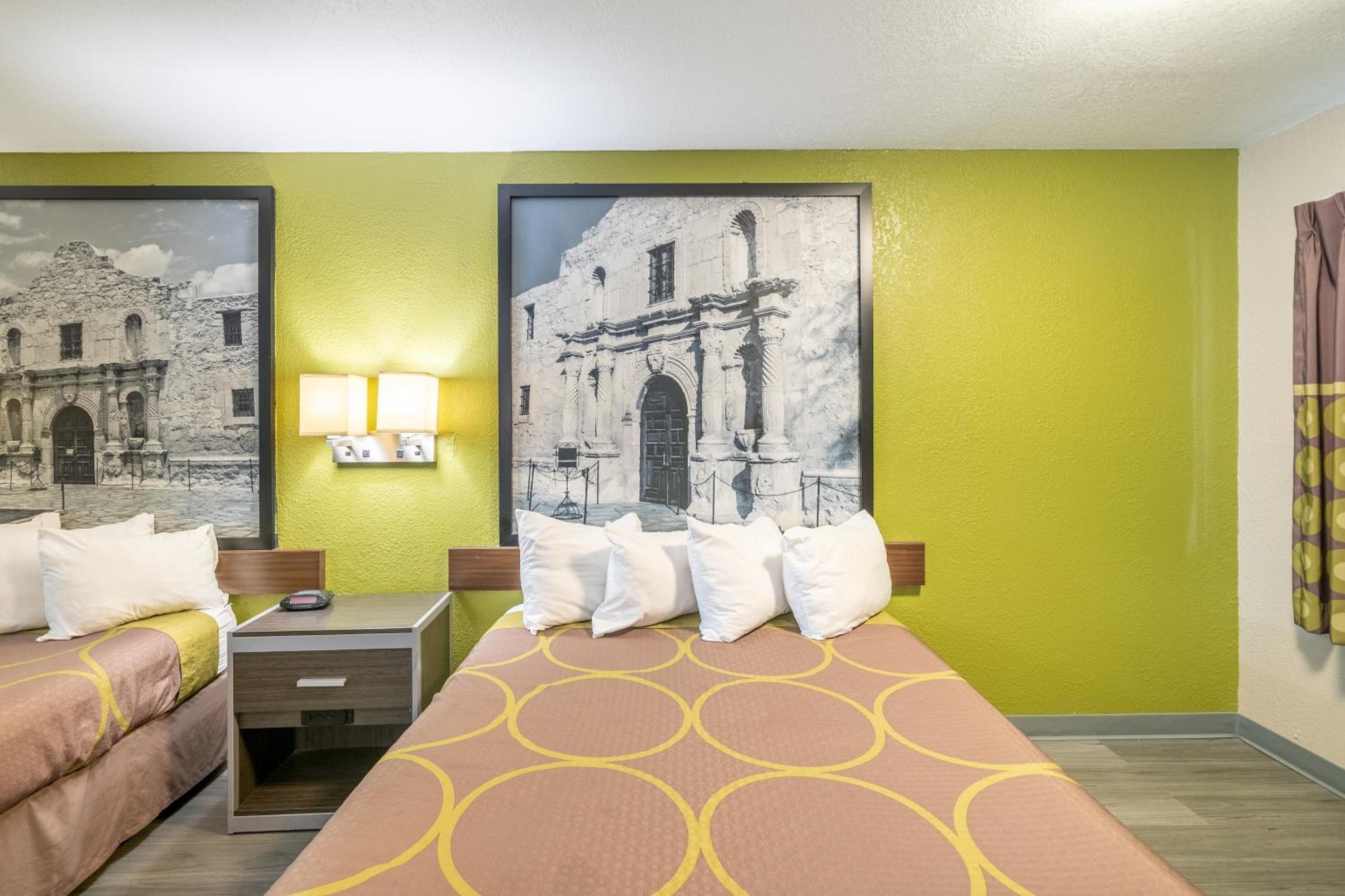 Queen Studio Suite with Two Queen Beds - Non-Smoking - Photo 6