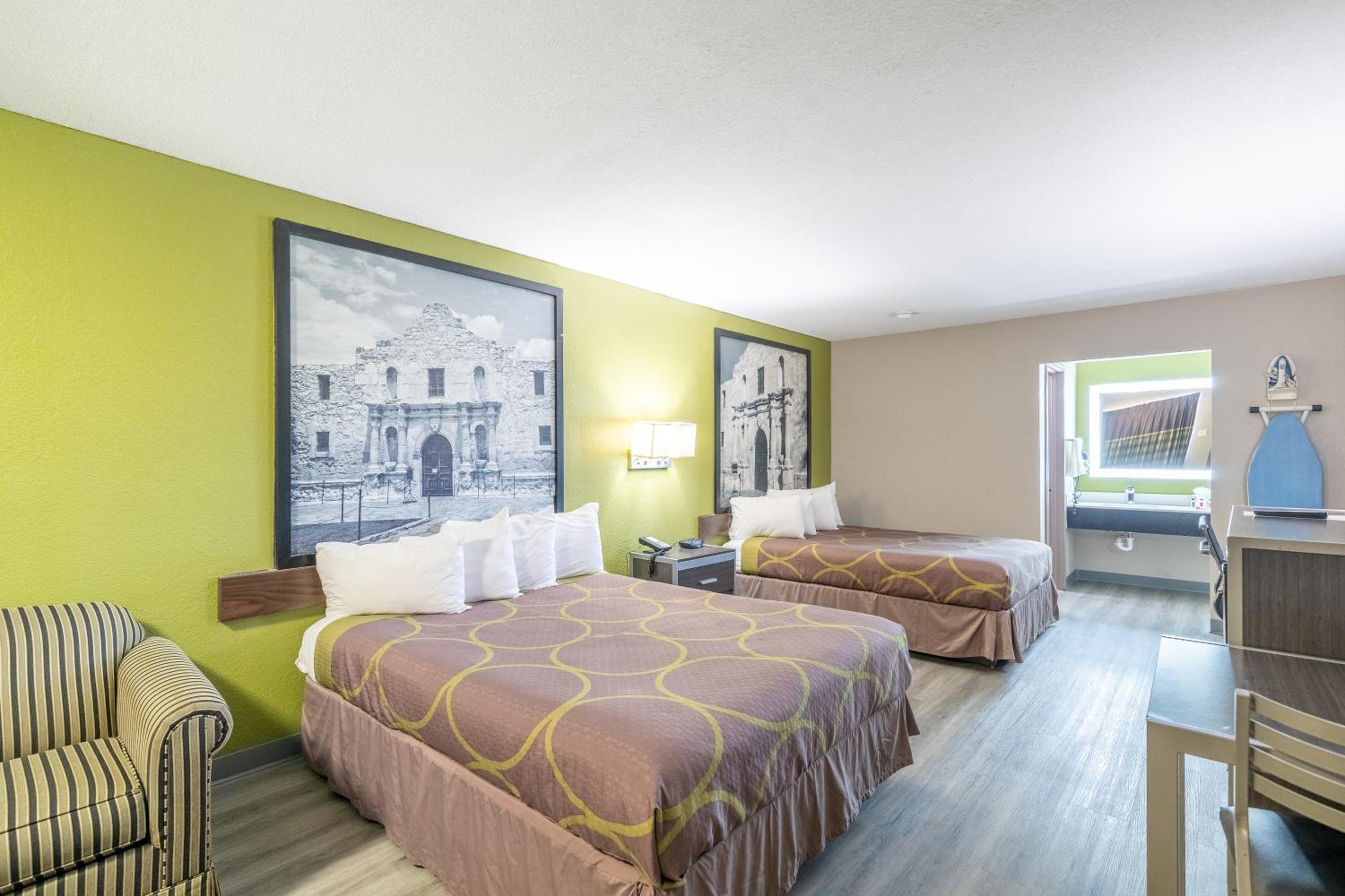 Queen Studio Suite with Two Queen Beds - Non-Smoking - Photo 34