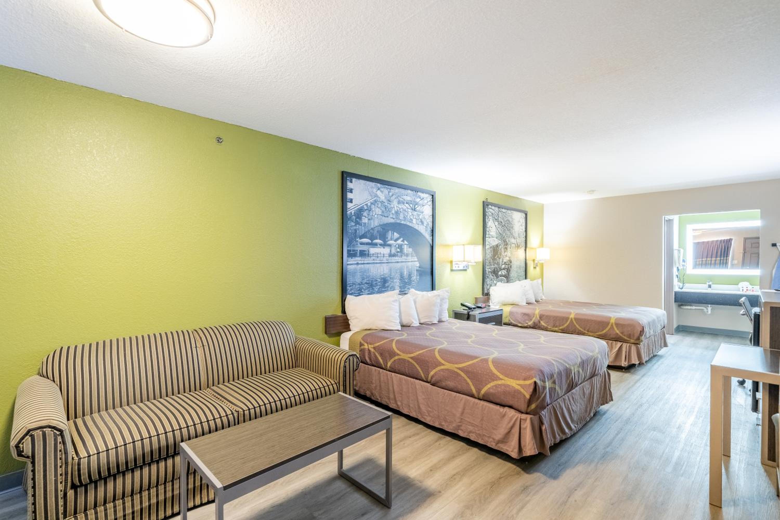 Queen Studio Suite with Two Queen Beds - Non-Smoking - Photo 36