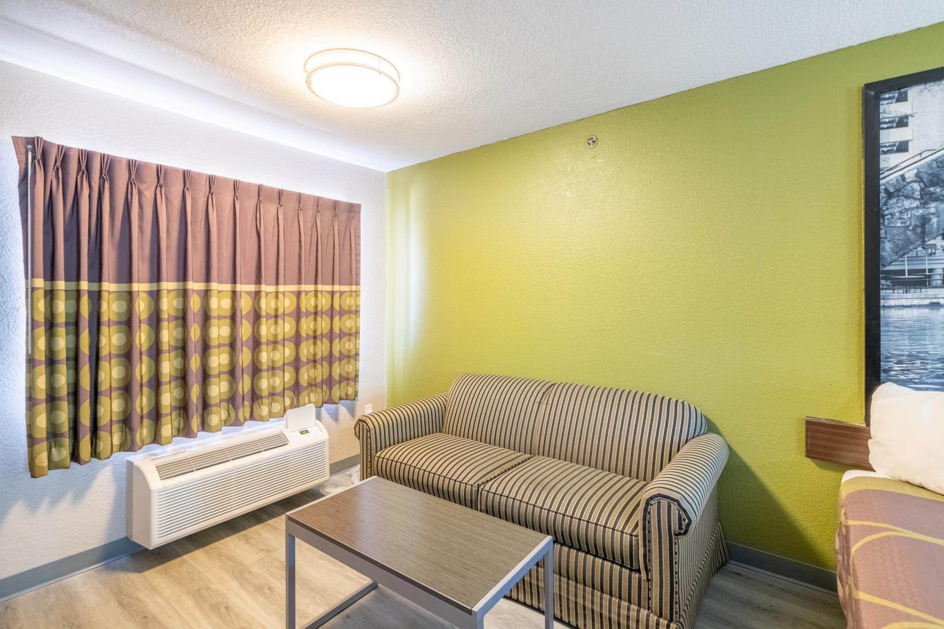 Queen Studio Suite with Two Queen Beds - Non-Smoking - Photo 38