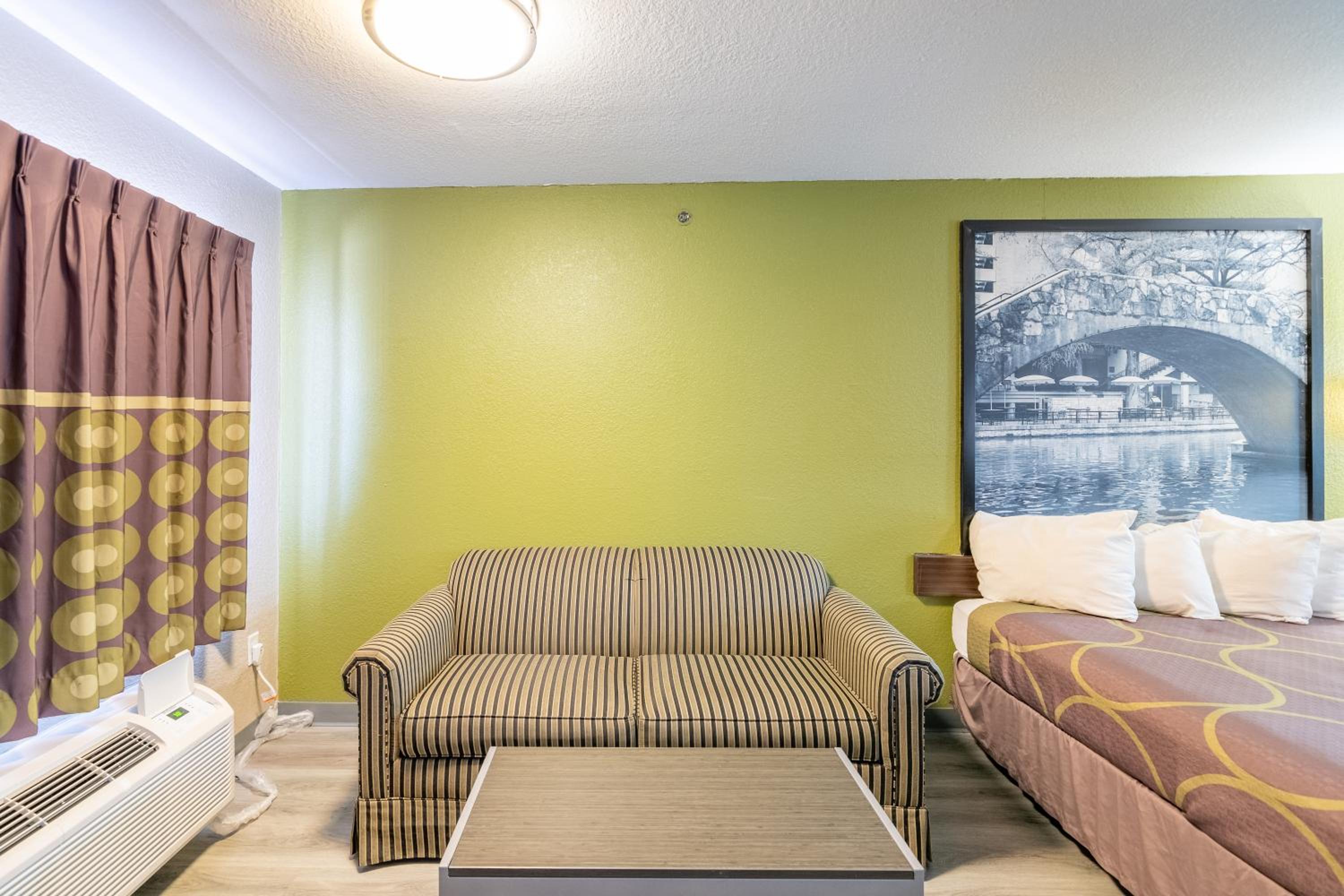 Queen Studio Suite with Two Queen Beds - Non-Smoking - Photo 39