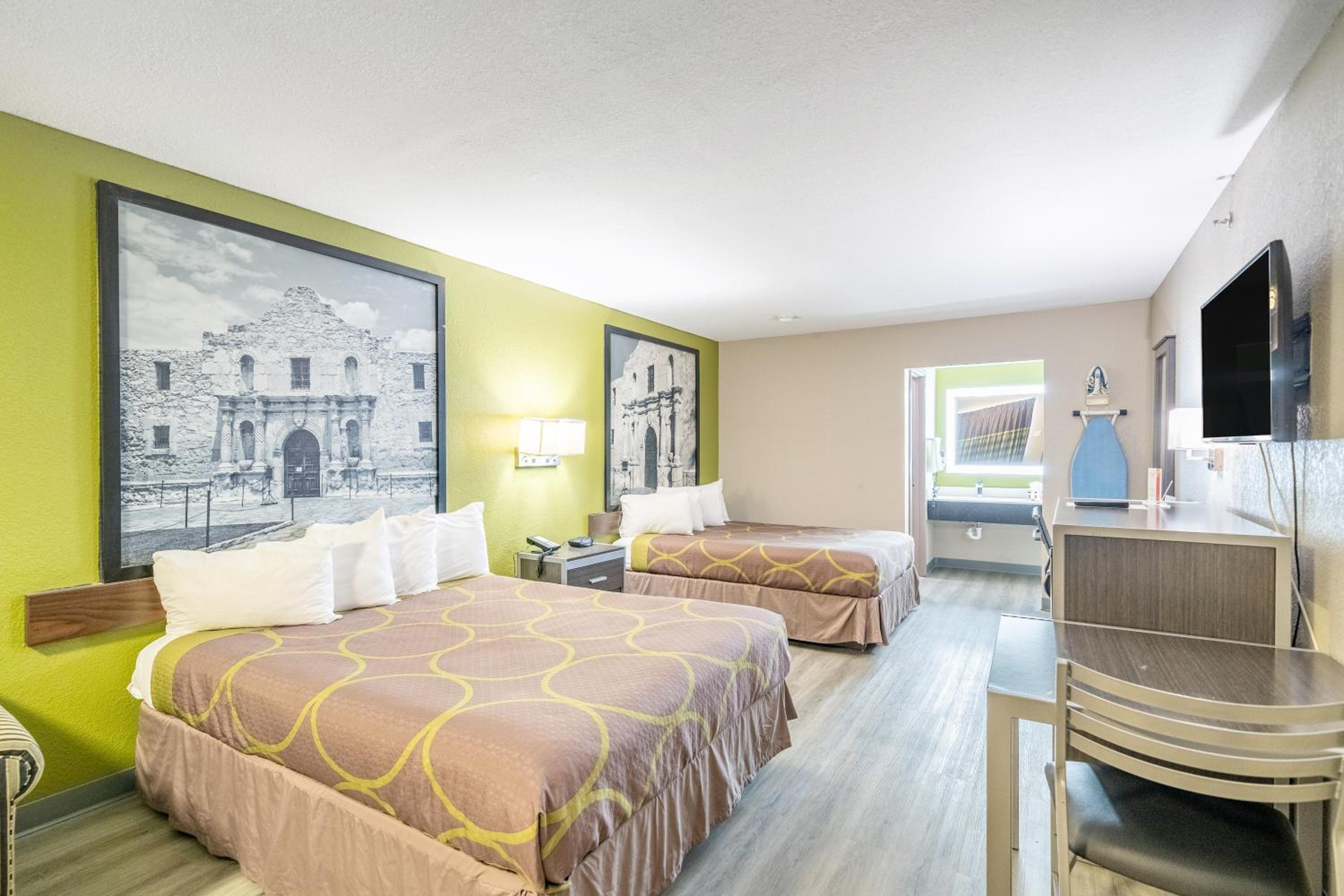 Queen Studio Suite with Two Queen Beds - Non-Smoking - Photo 1