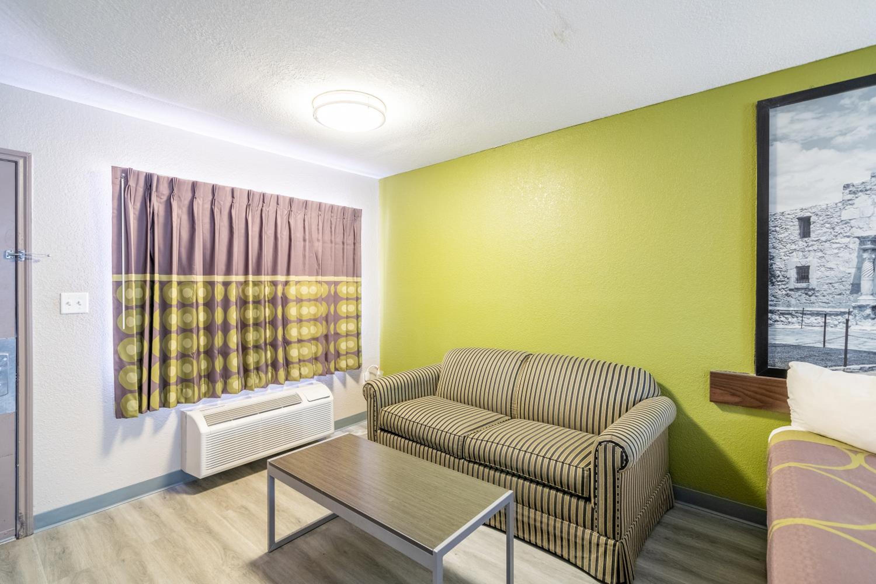 Queen Studio Suite with Two Queen Beds - Non-Smoking - Photo 42