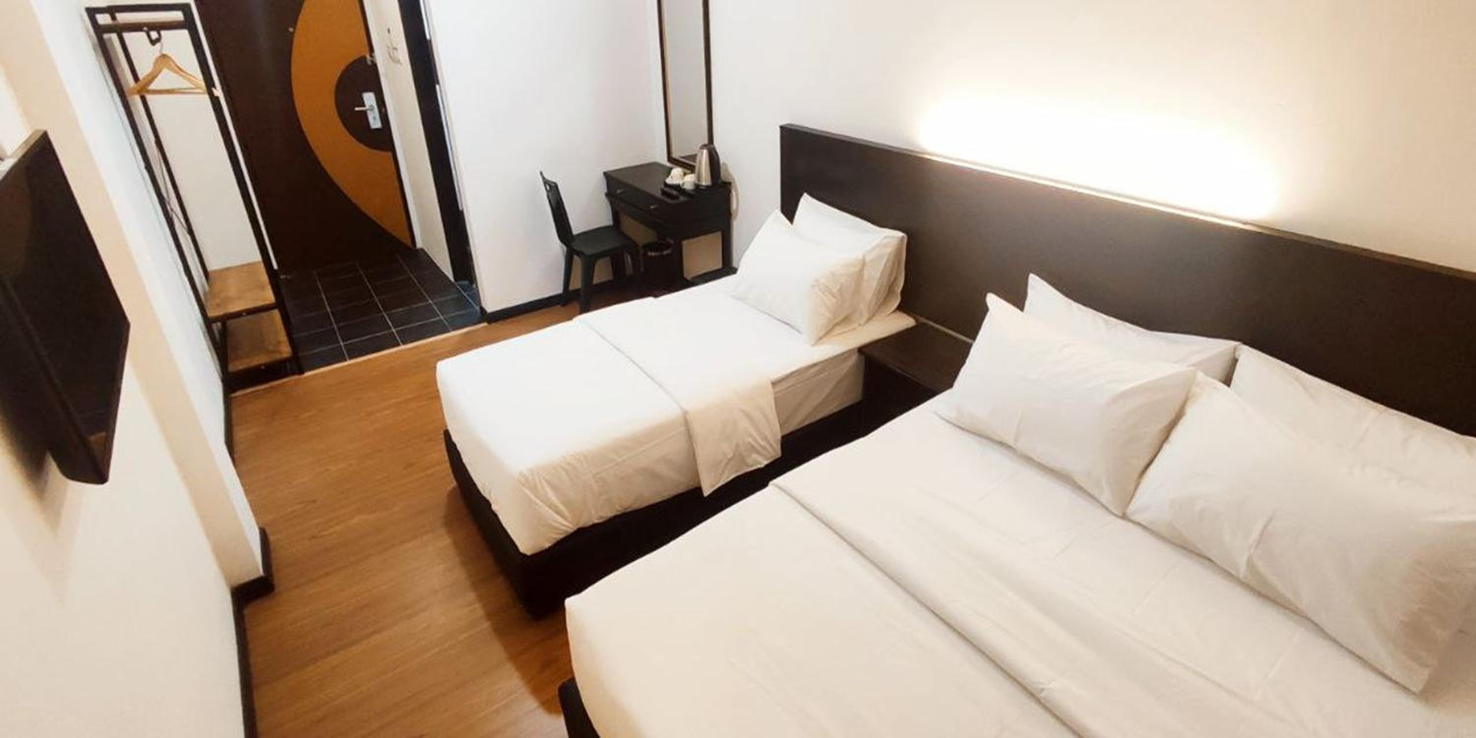 Suite - Photo 1