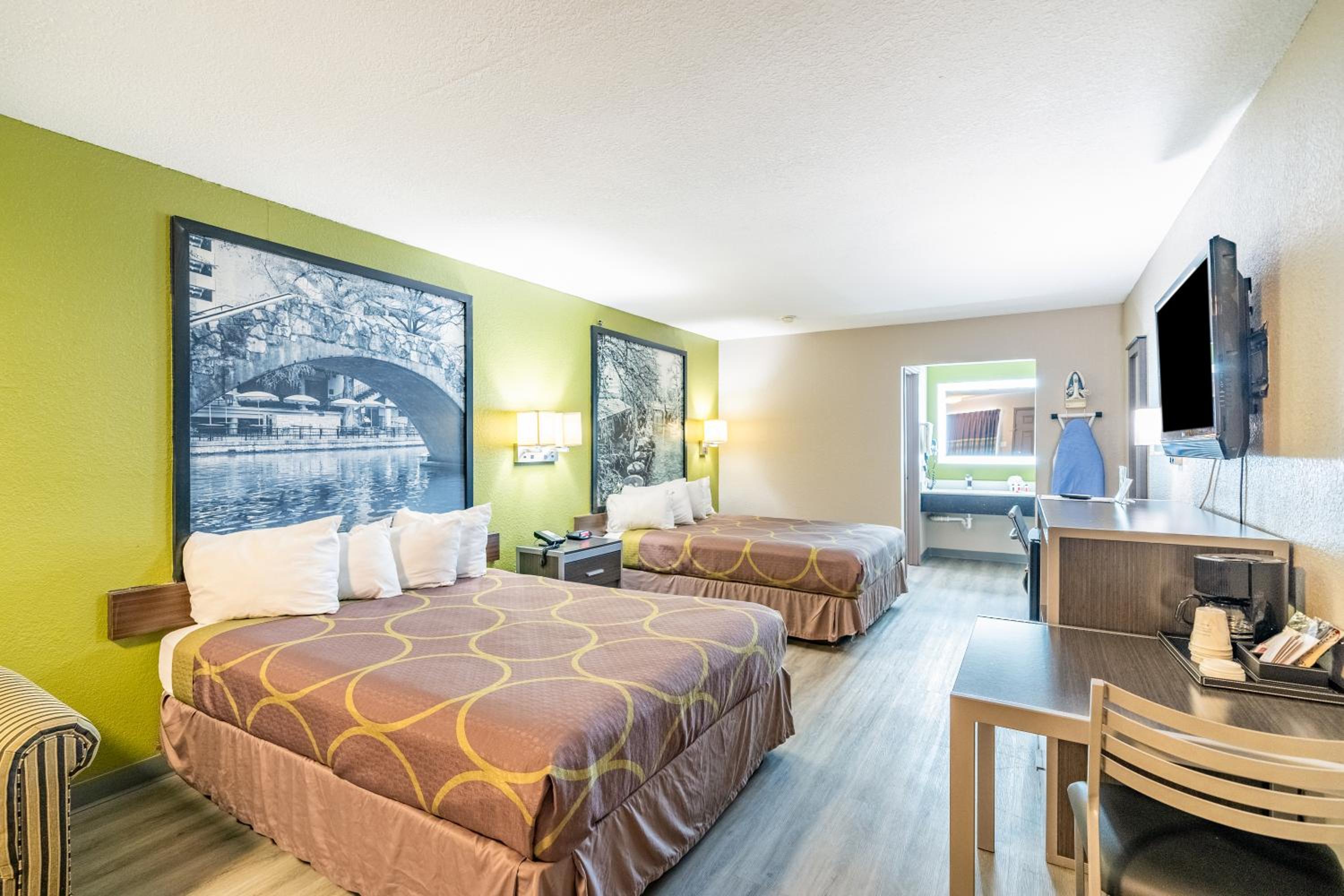 Queen Studio Suite with Two Queen Beds - Non-Smoking - Photo 41