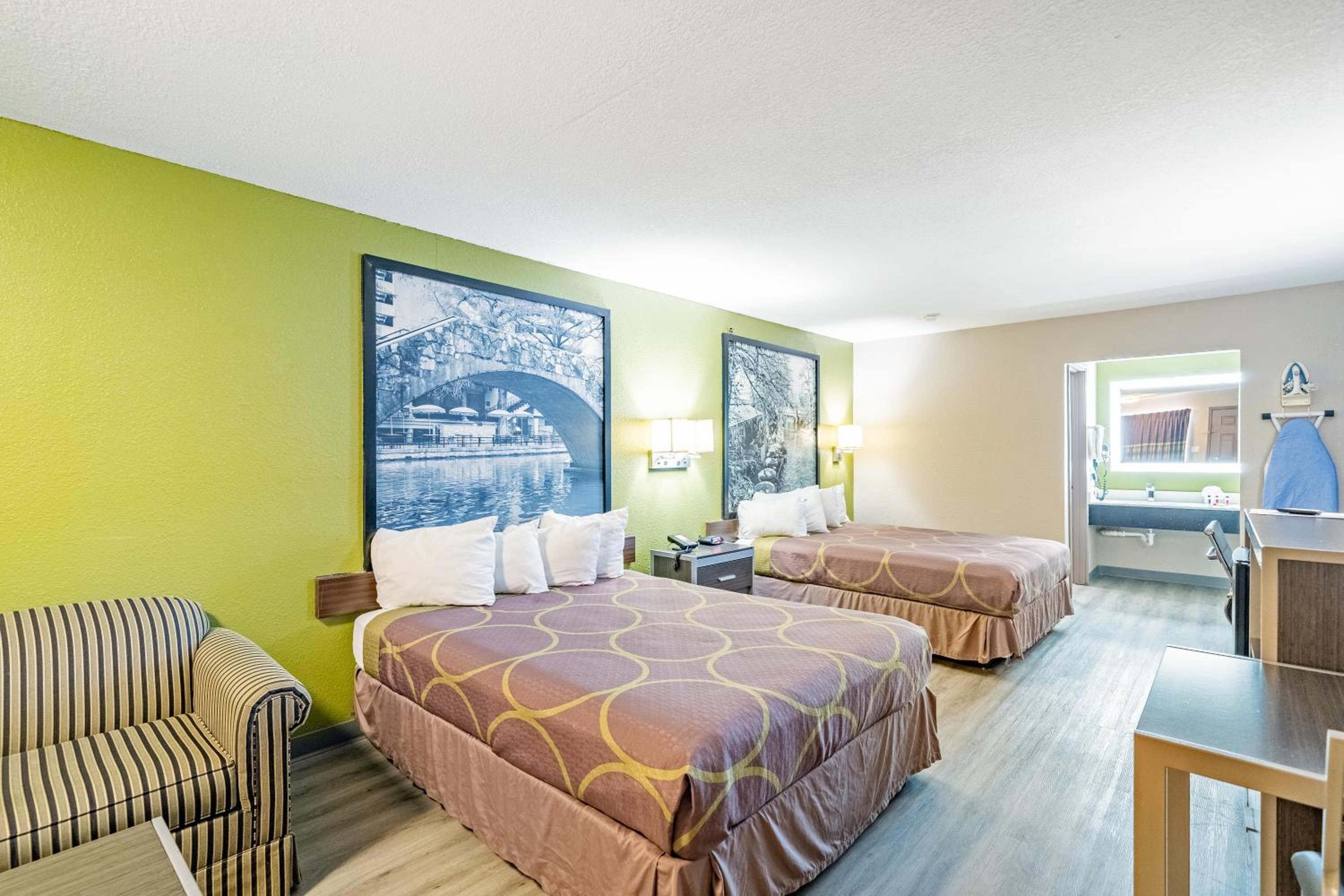 Queen Studio Suite with Two Queen Beds - Non-Smoking - Photo 33