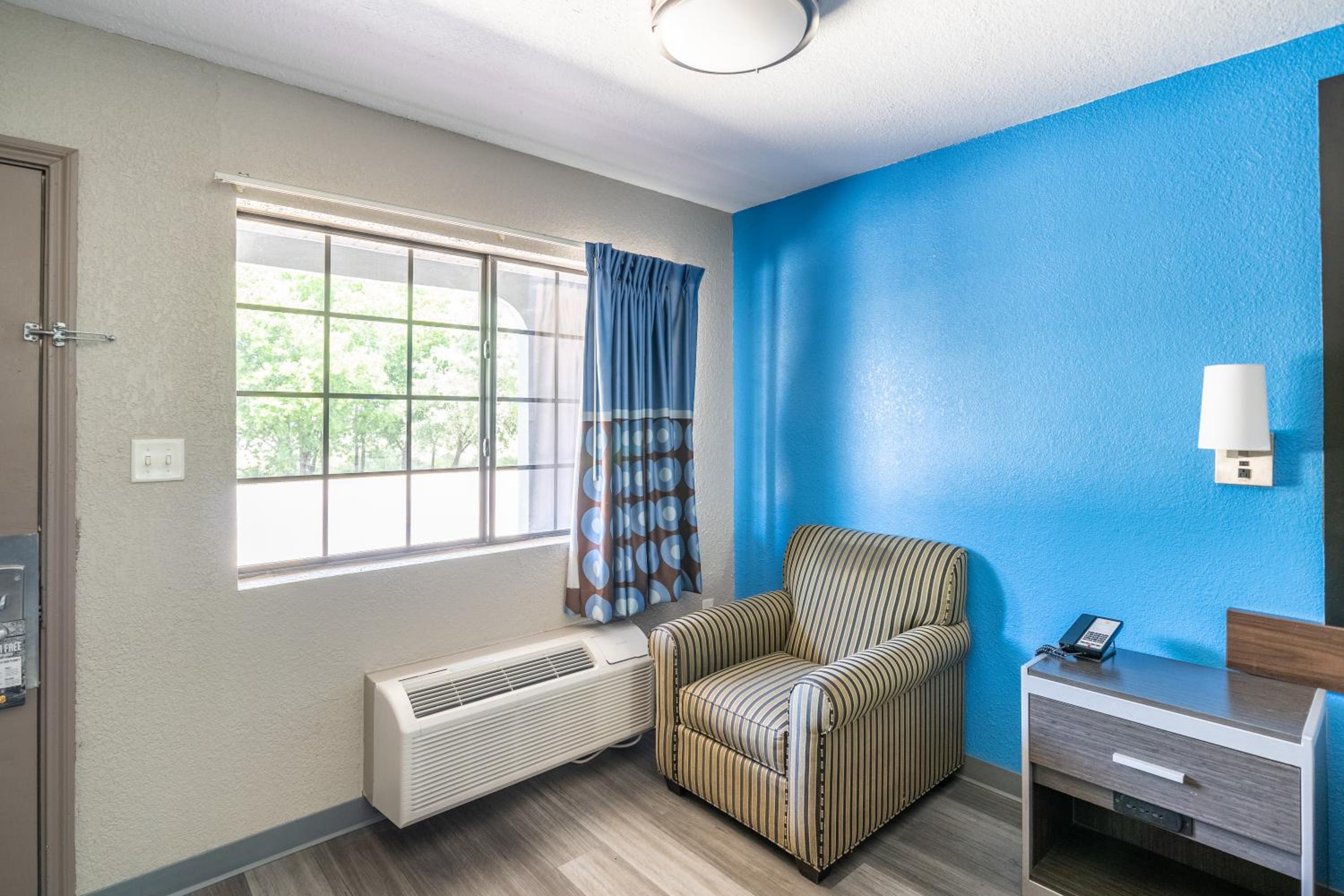 King Room - Non-Smoking - Photo 11