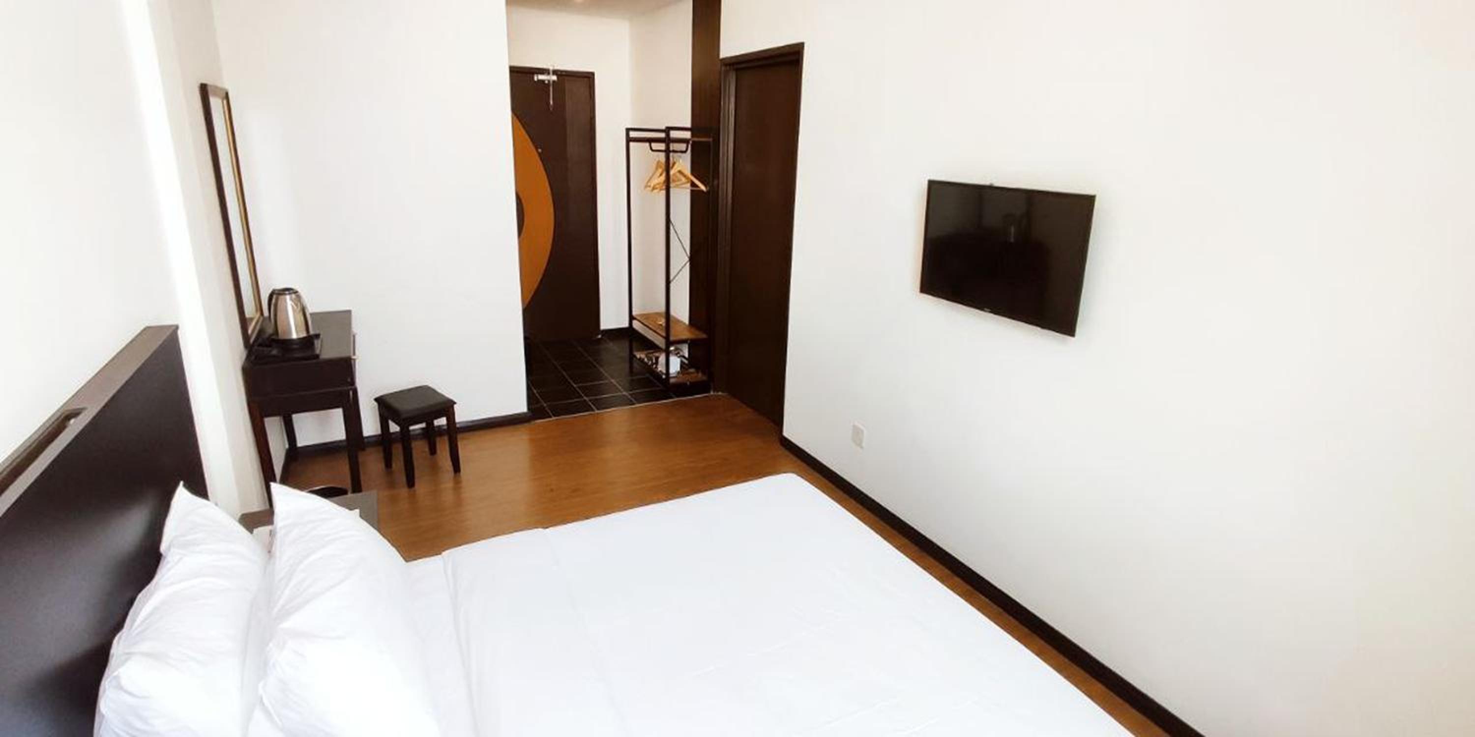 Deluxe King Room - Photo 4