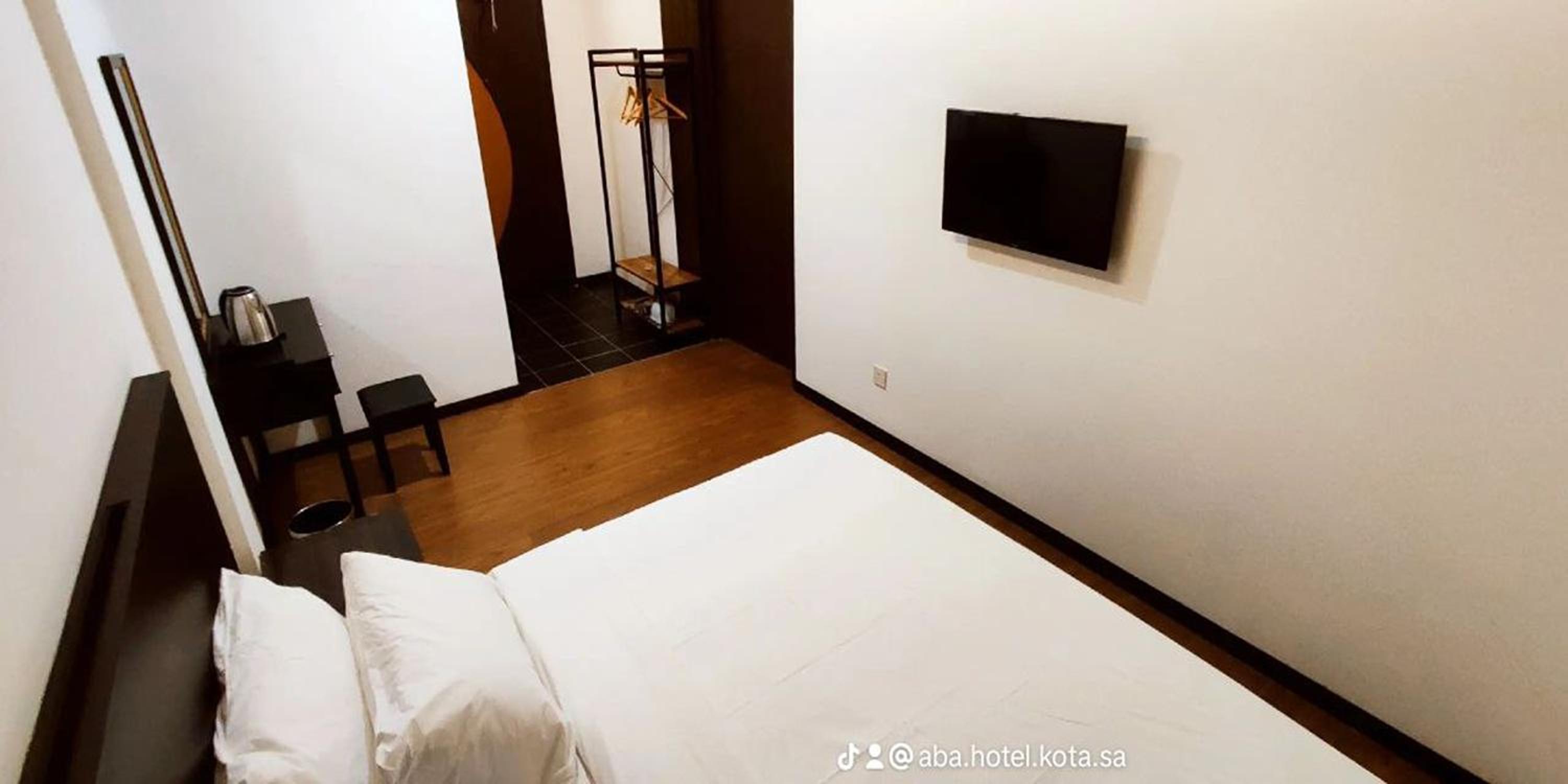Deluxe King Room - Photo 7