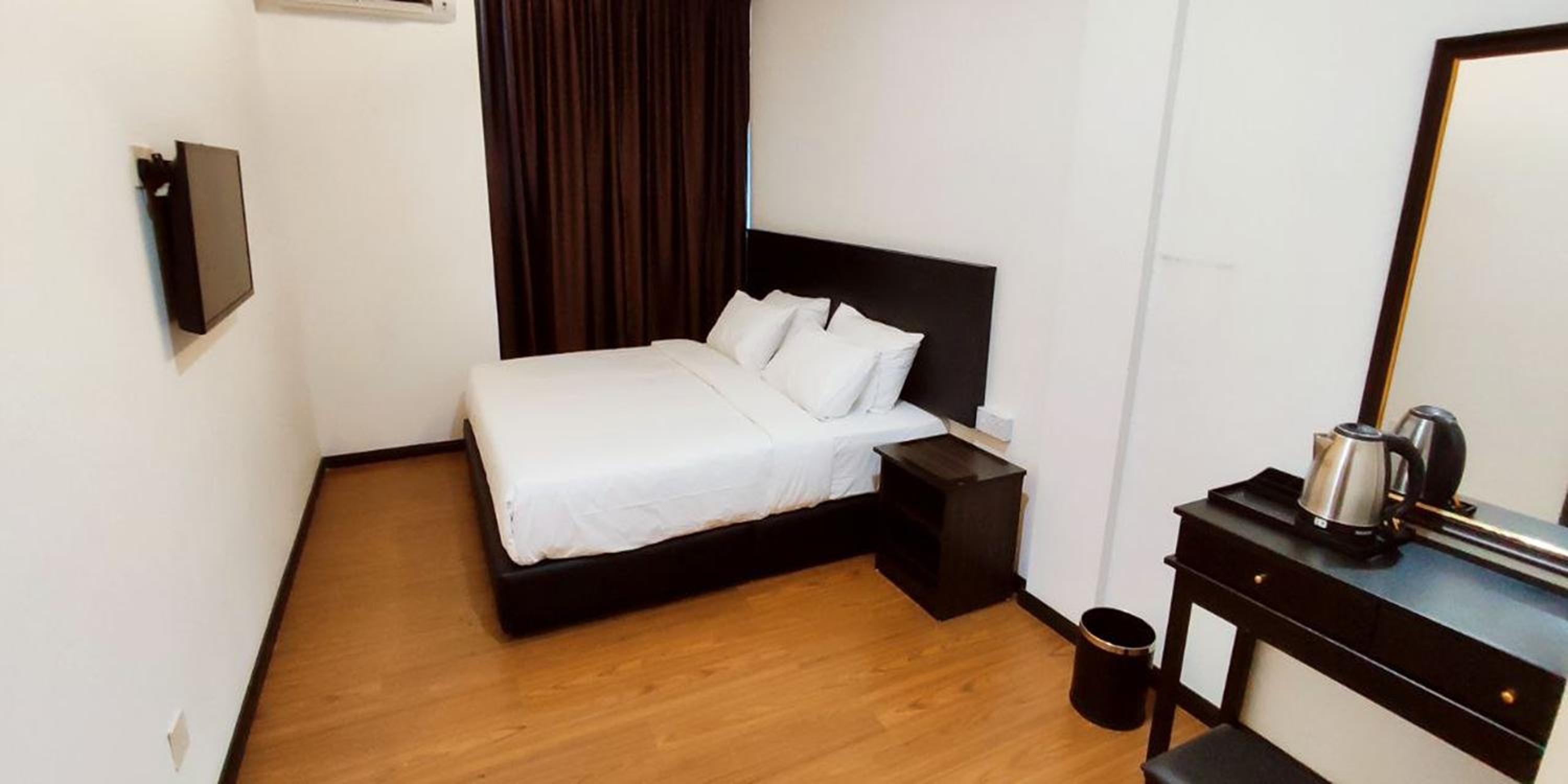 Deluxe King Room - Photo 6