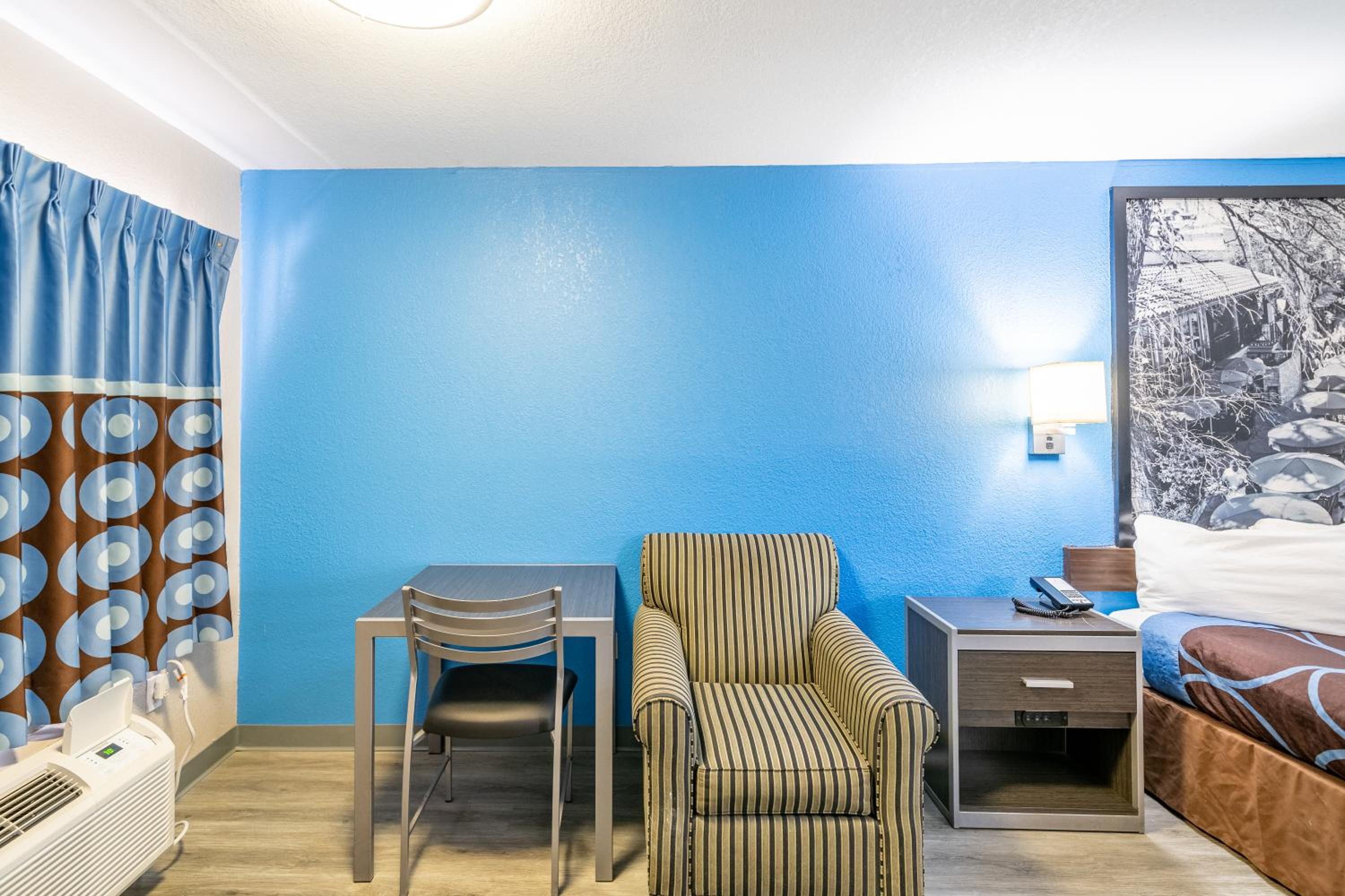 King Room - Non-Smoking - Photo 13