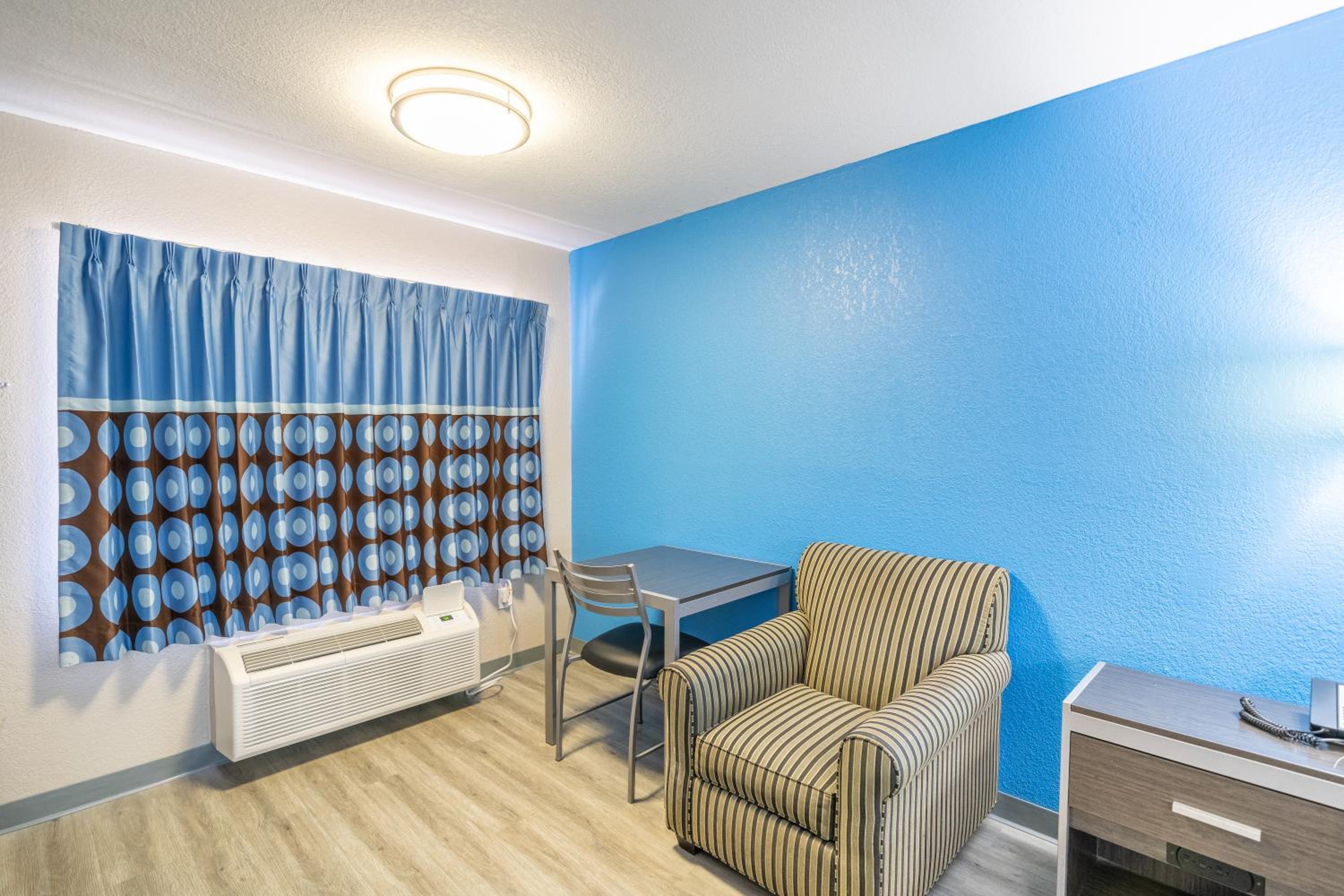 King Room - Non-Smoking - Photo 12