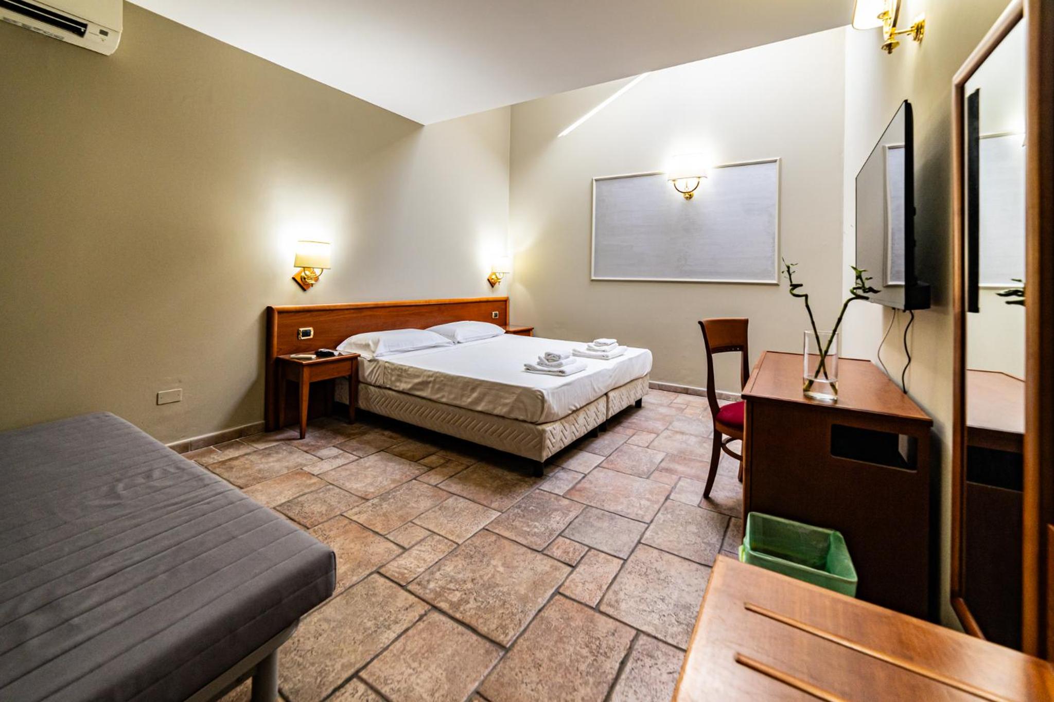 Comfort Triple Room