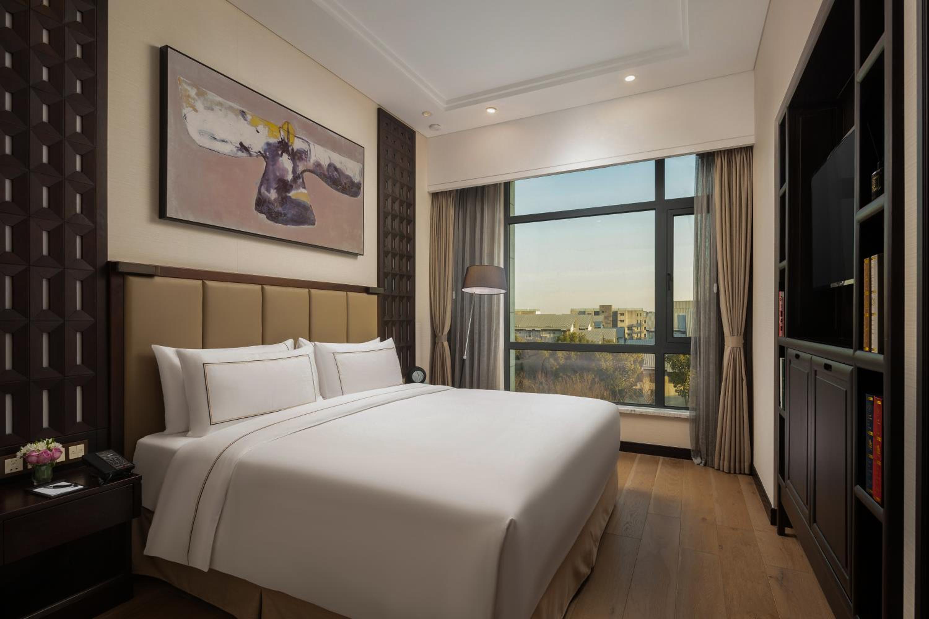 Deluxe King Suite with Garden View