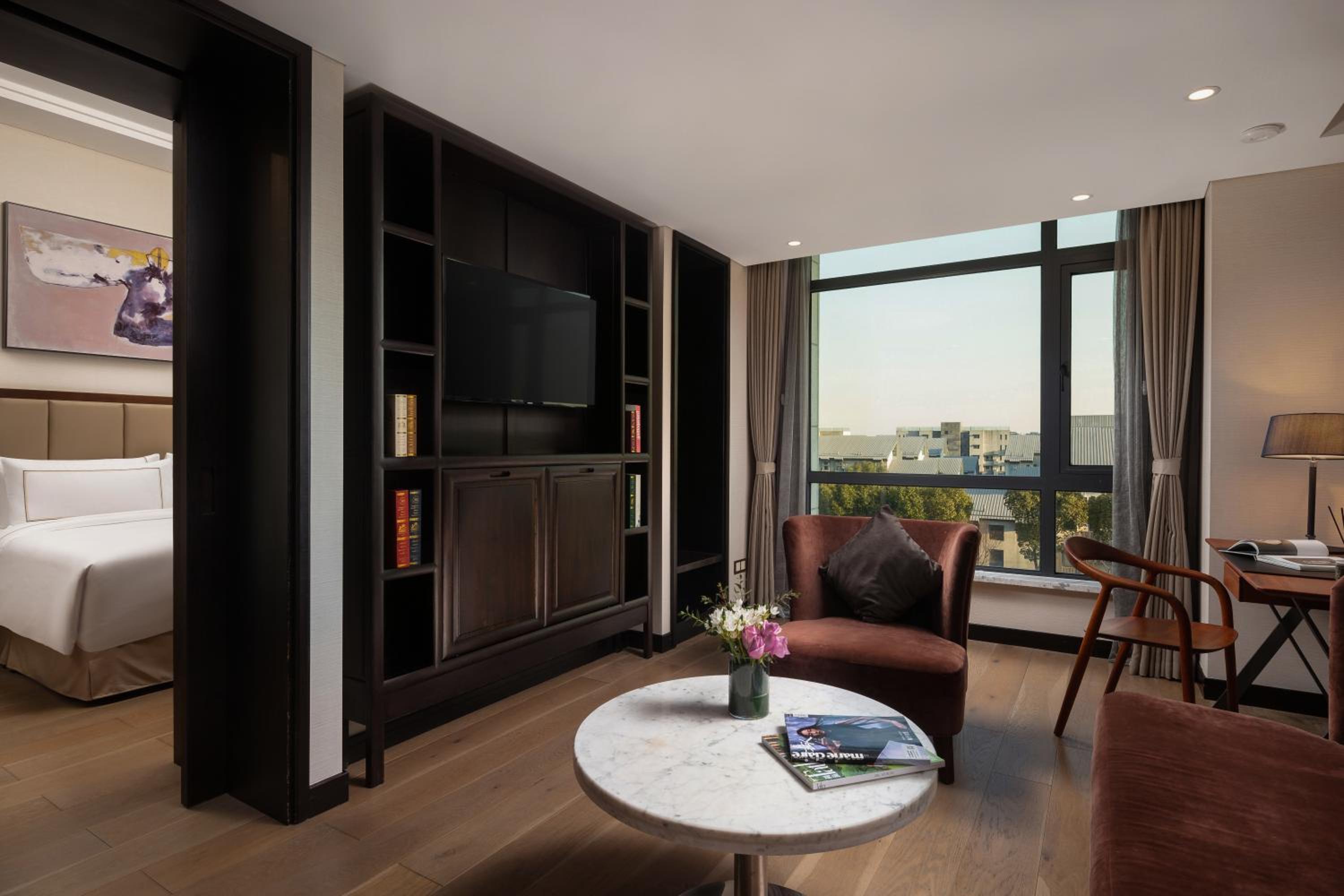 Deluxe King Suite with Garden View