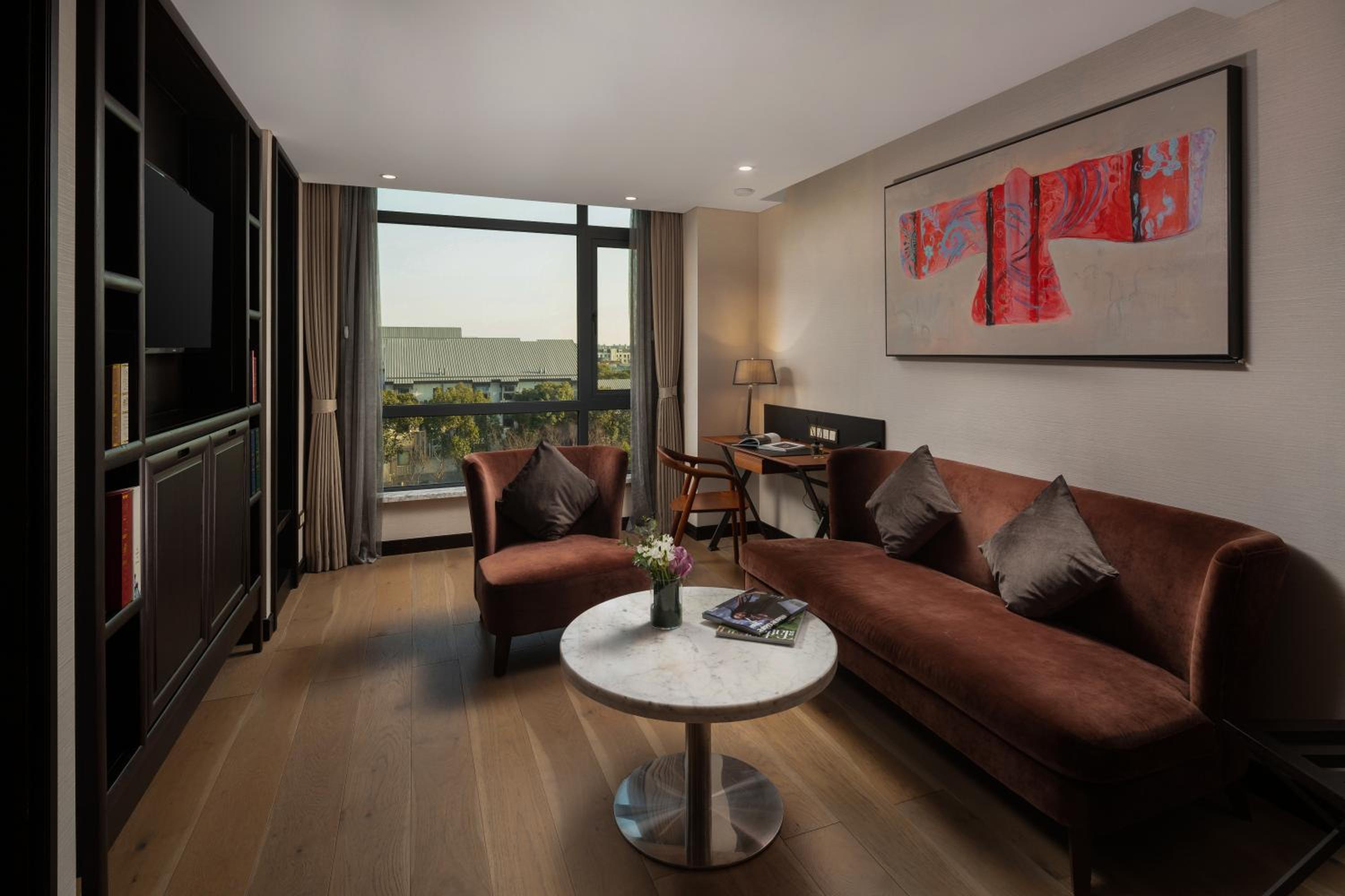 Deluxe King Suite with Garden View thumbnail 5