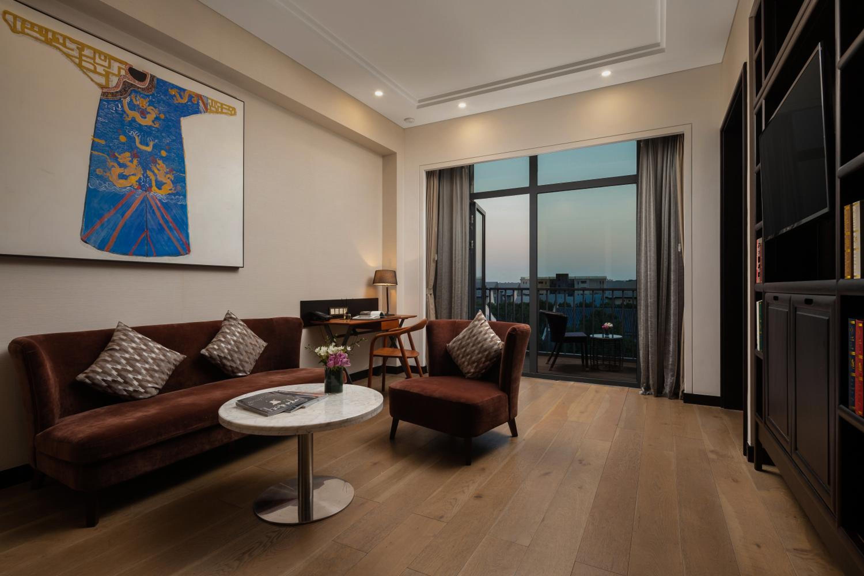 Premium King Suite with Garden View