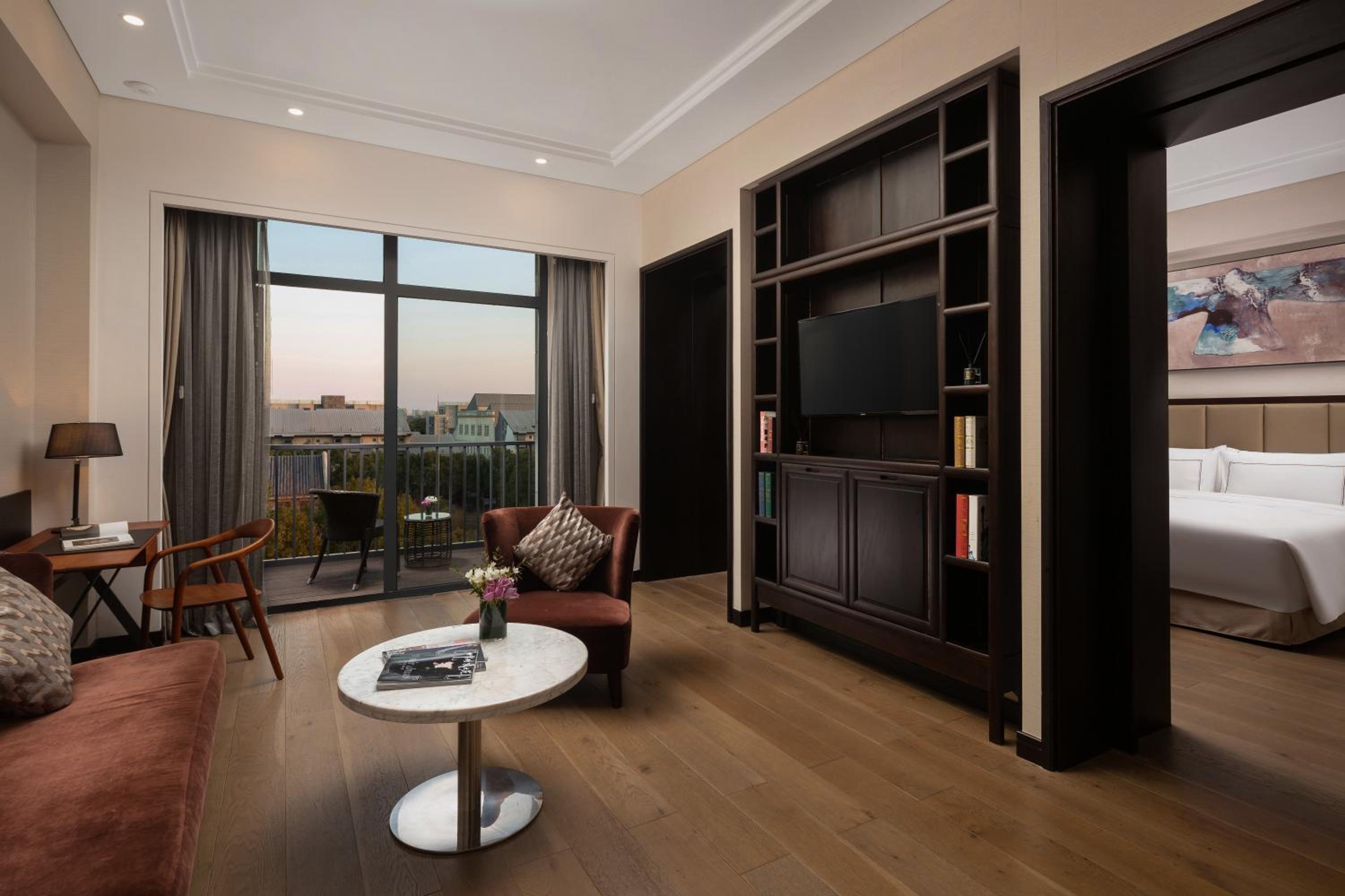 Premium King Suite with Garden View
