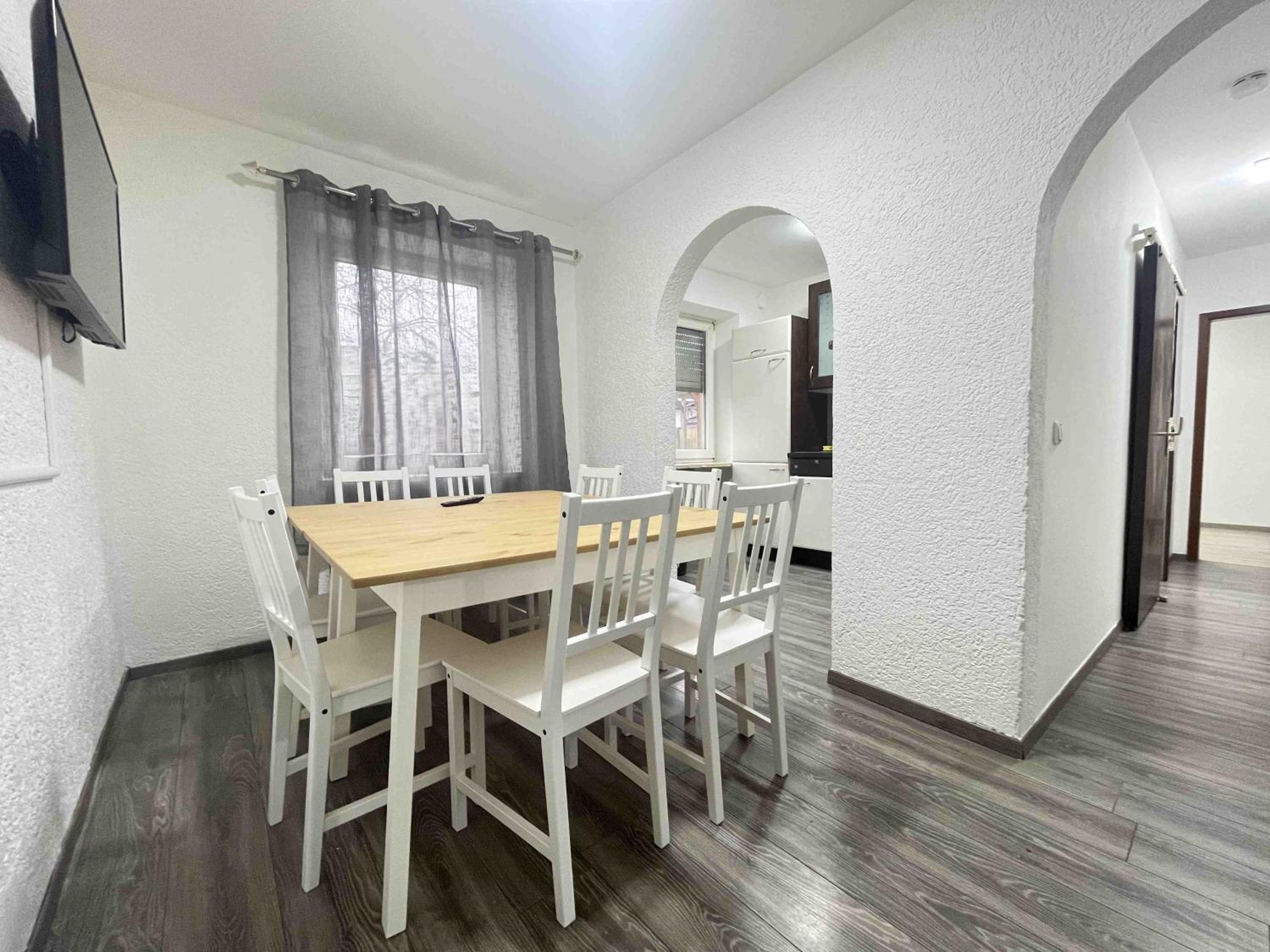 Three-Bedroom Apartment photo 2
