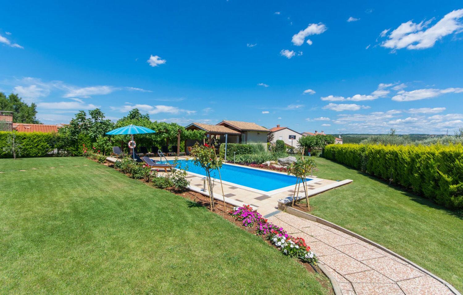 Villa photo 2
