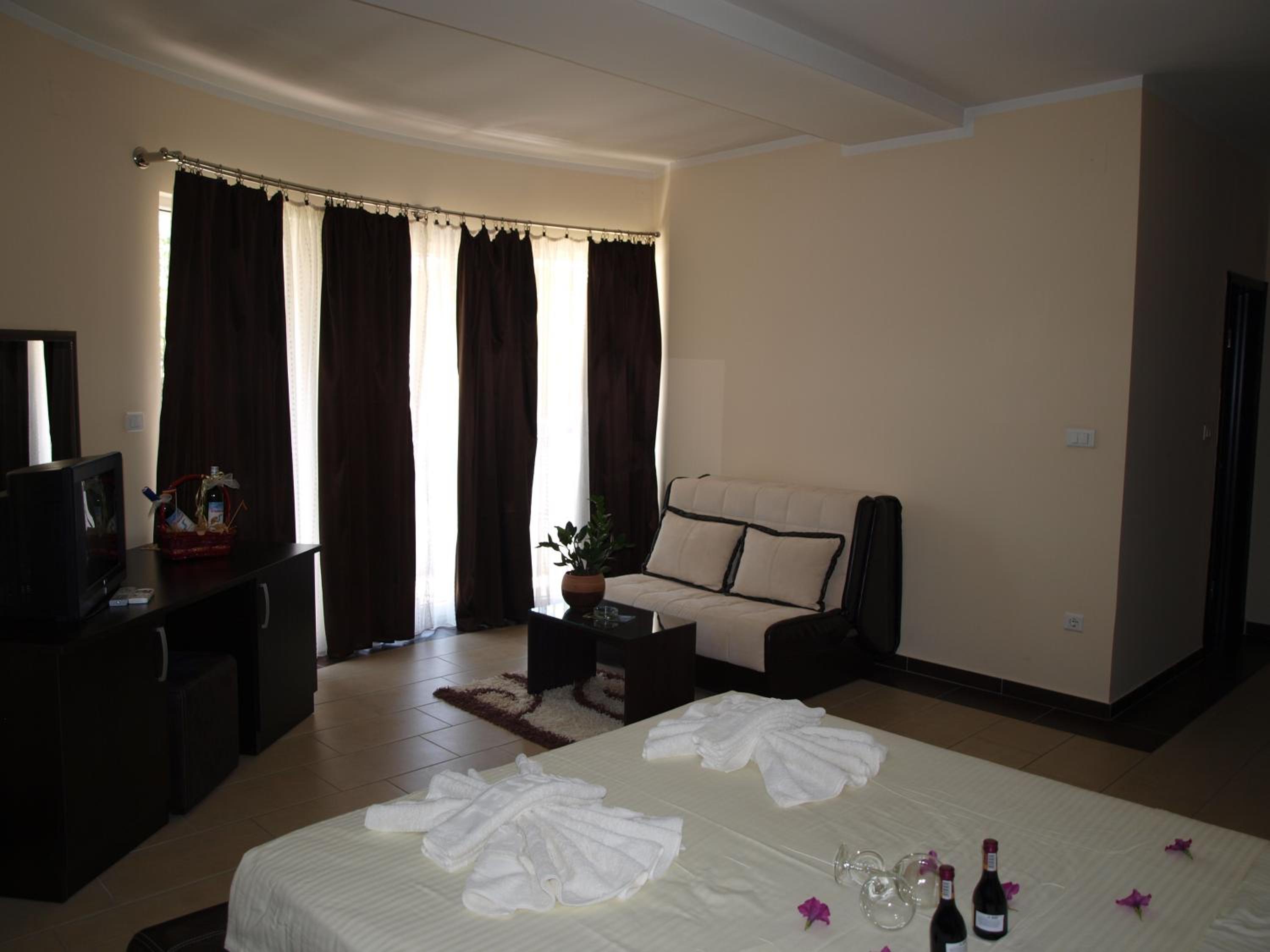 Double Room - Photo 3