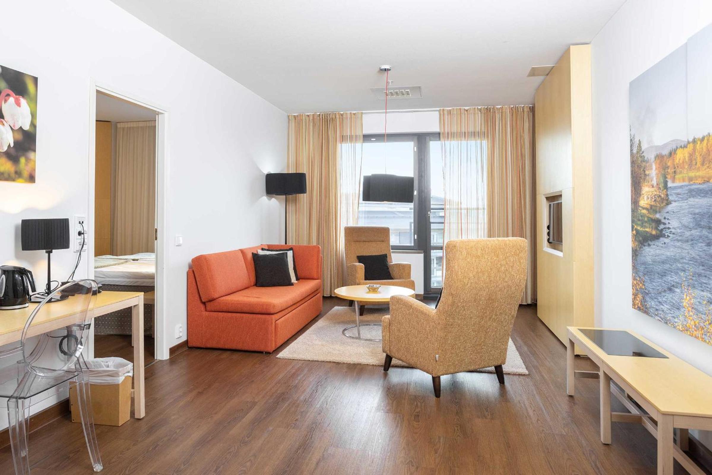 Superior Family Room - Photo 1