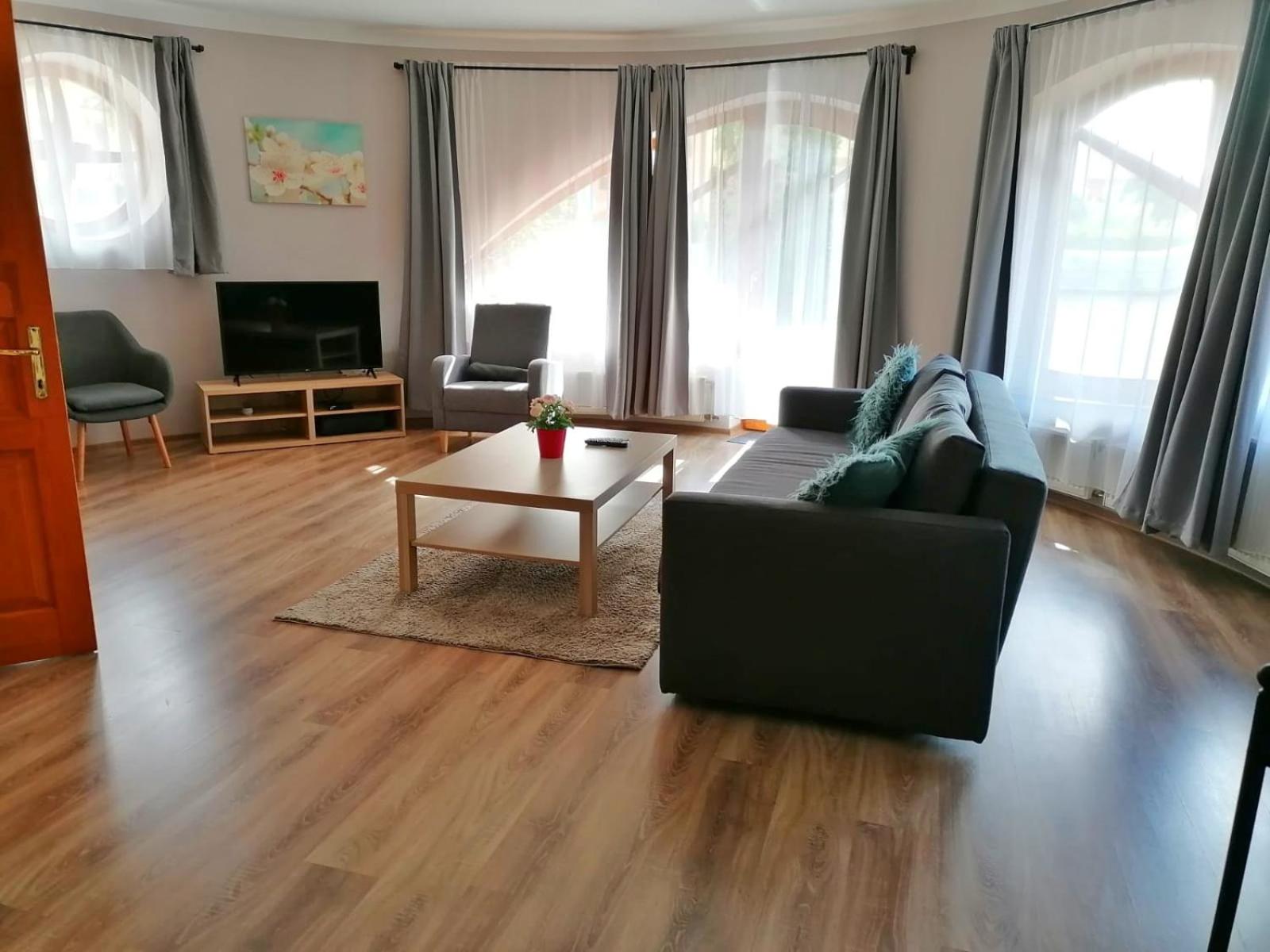 One-Bedroom Apartment - Photo 1