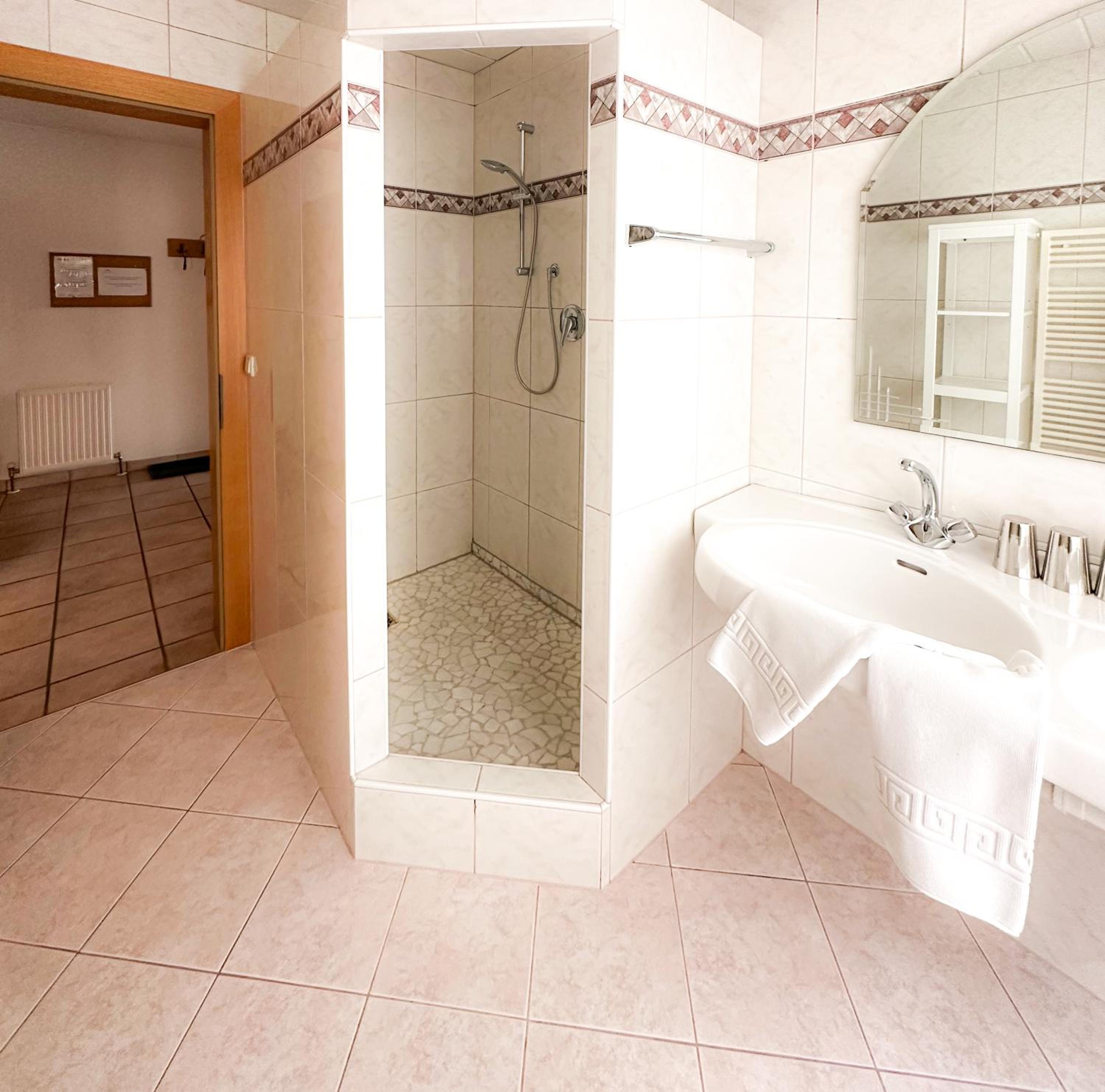 Two-Bedroom Apartment with Balcony photo 2