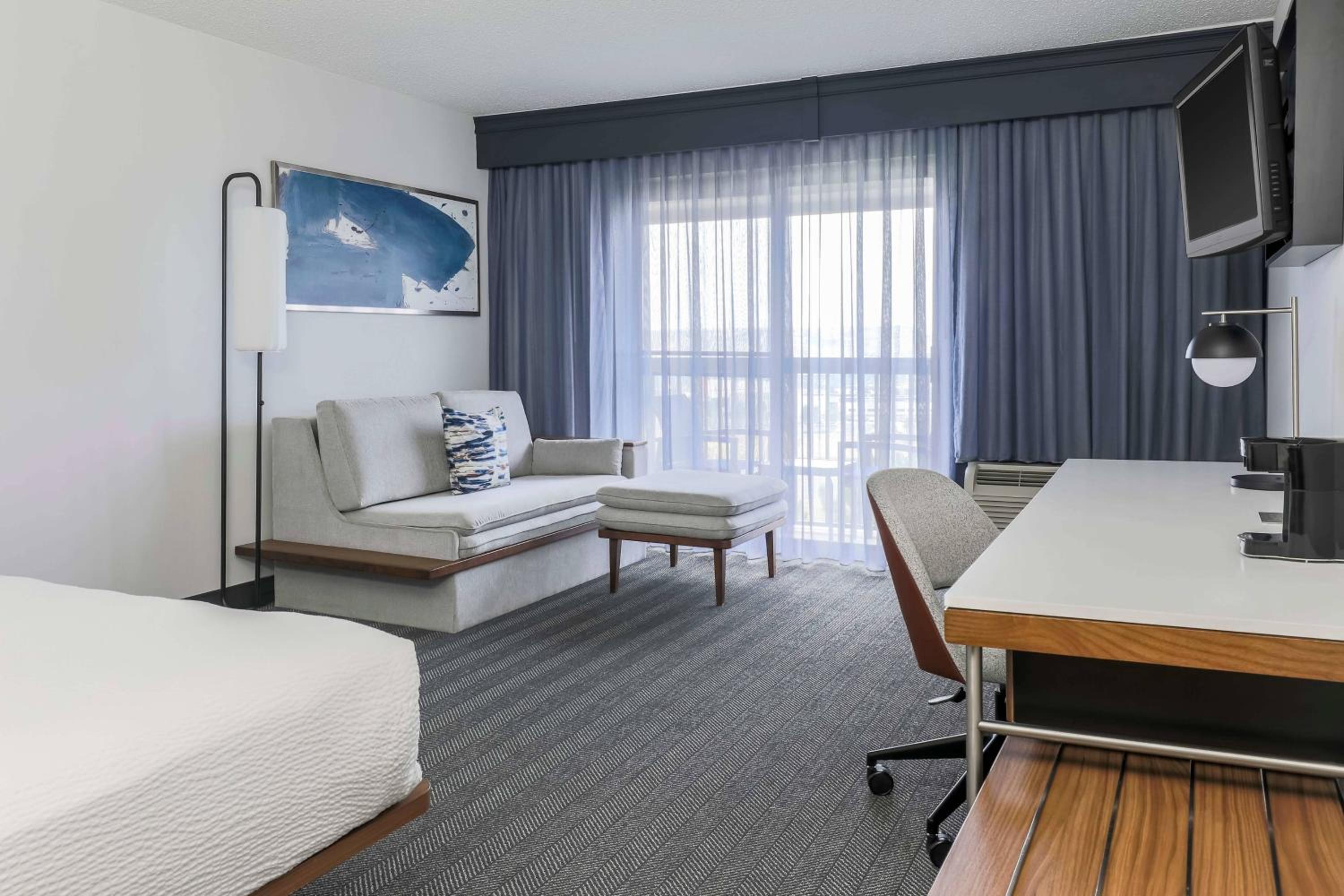Larger Guest room, 1 King, Sofa bed - Photo 1