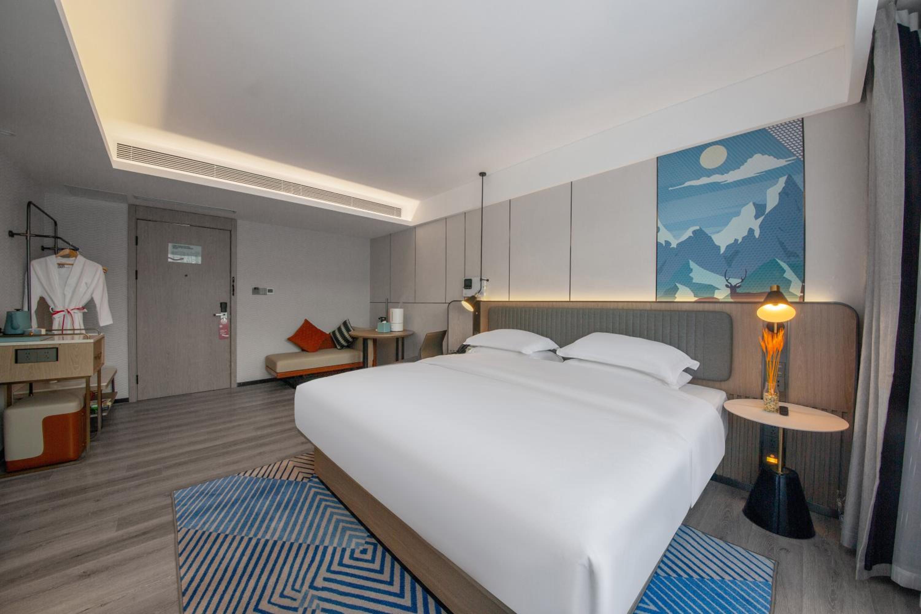 Deluxe Queen Room